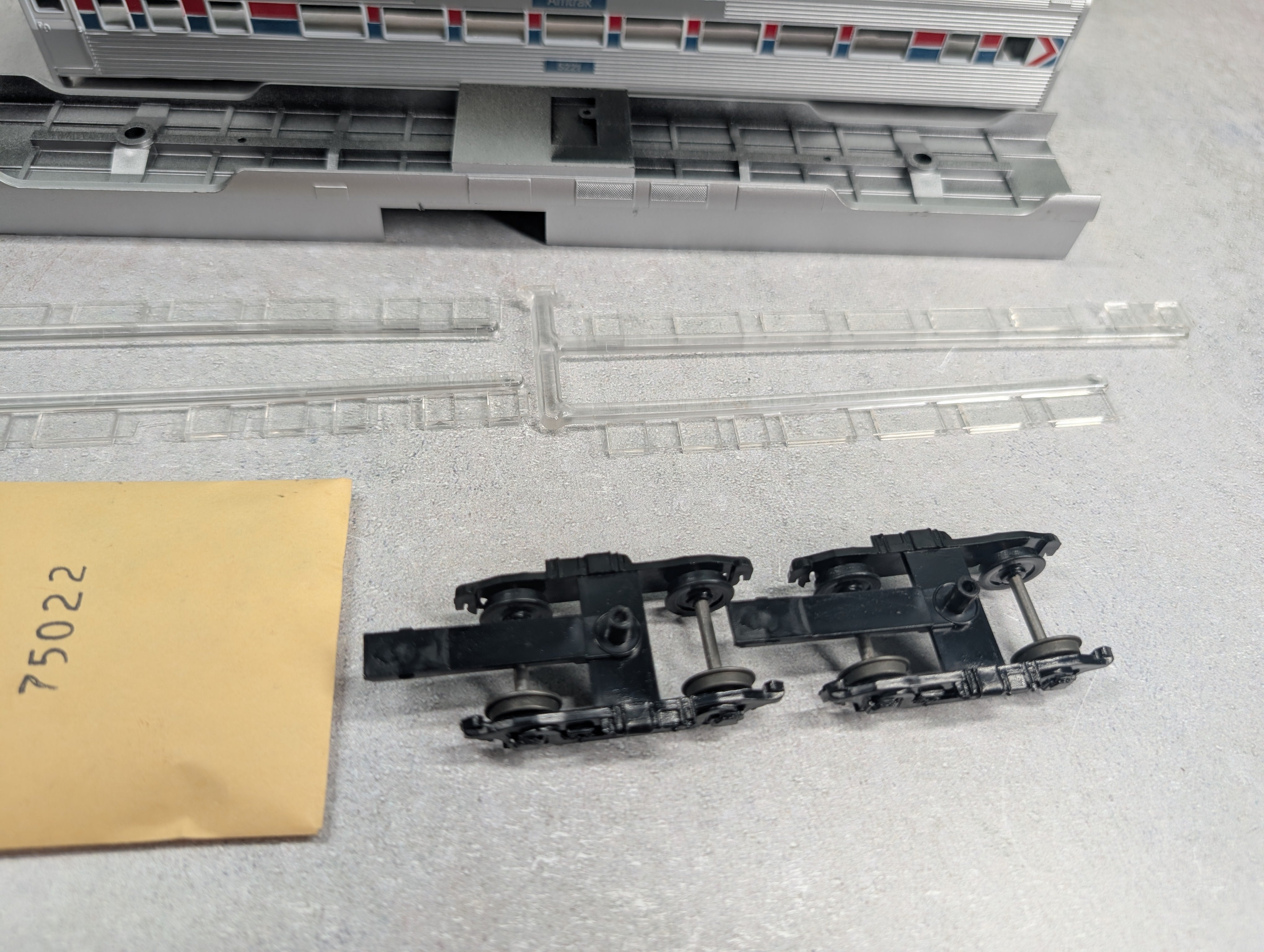 USED Athearn 1819 HO Scale SL Coach Passenger Car Amtrak #5221 KIT