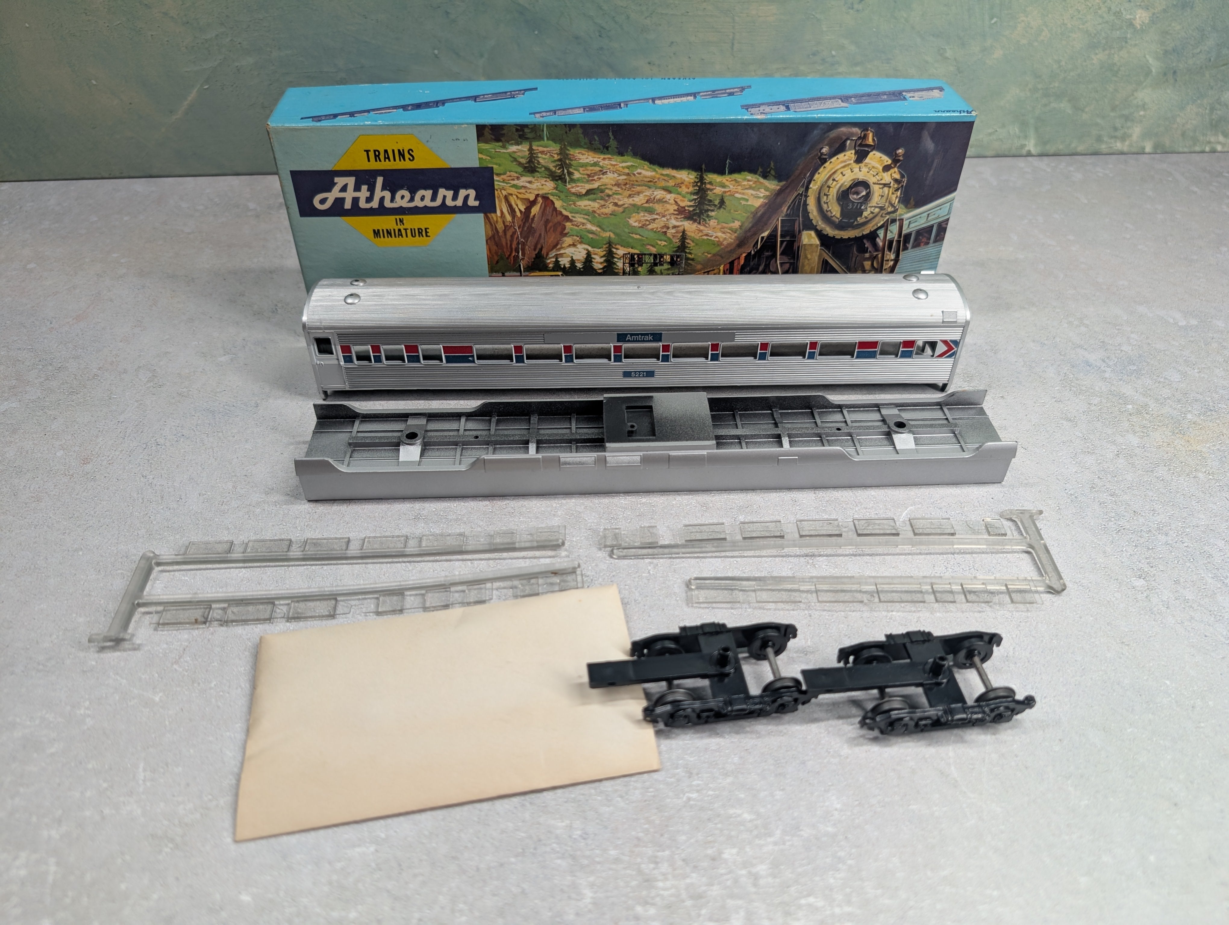 USED Athearn 1819 HO Scale SL Coach Passenger Car Amtrak #5221 KIT