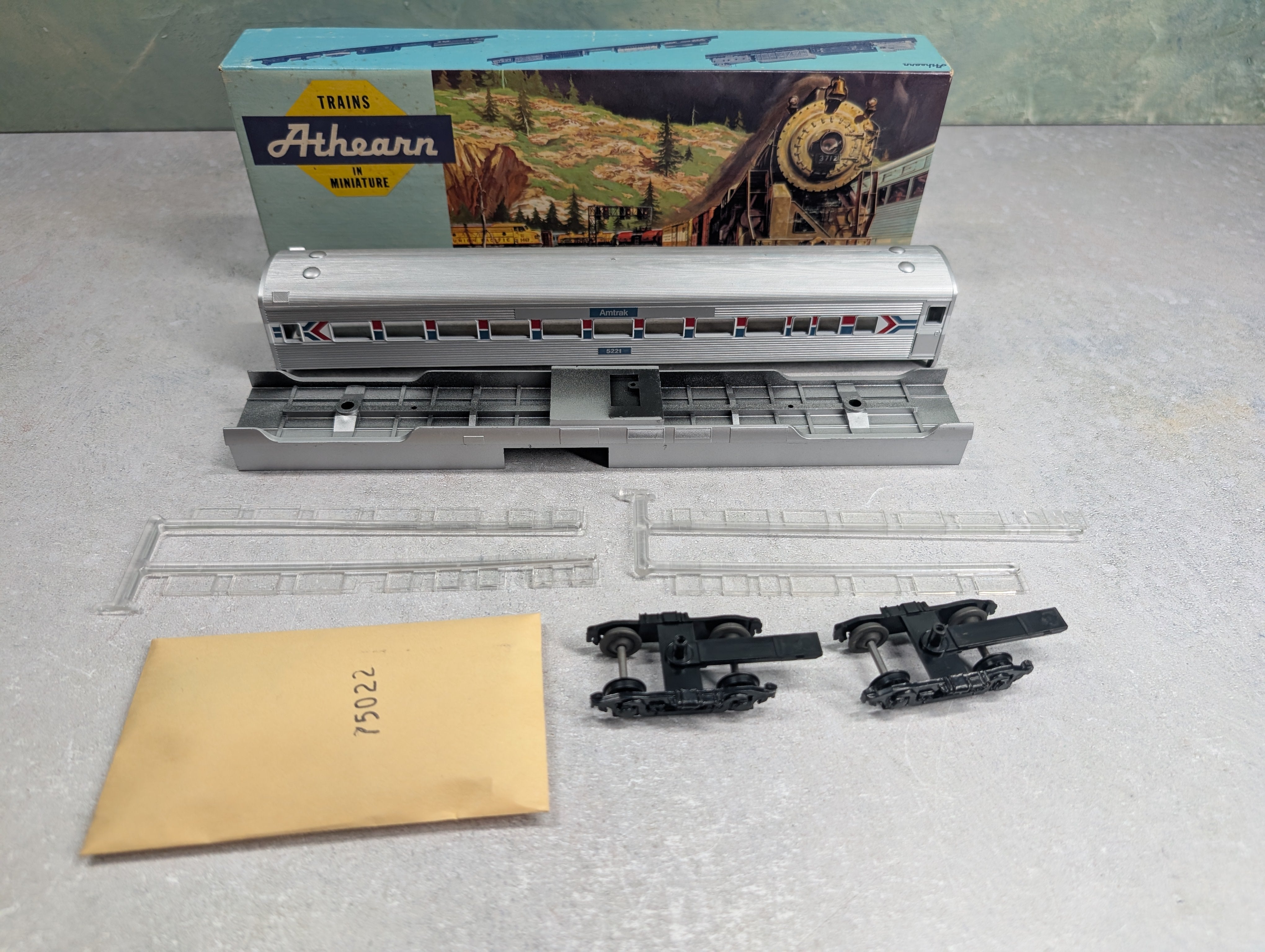 USED Athearn 1819 HO Scale SL Coach Passenger Car Amtrak #5221 KIT