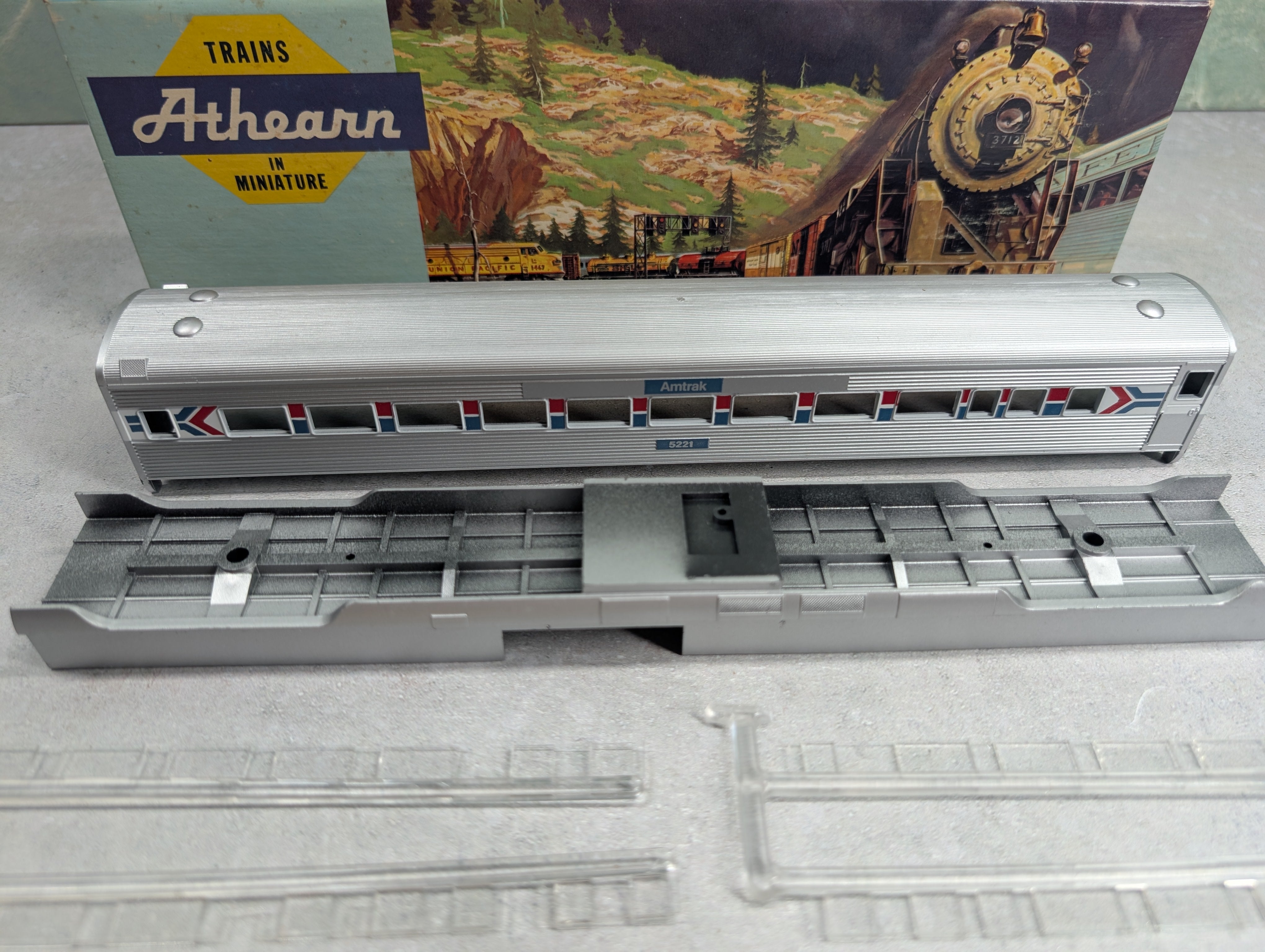 USED Athearn 1819 HO Scale SL Coach Passenger Car Amtrak #5221 KIT
