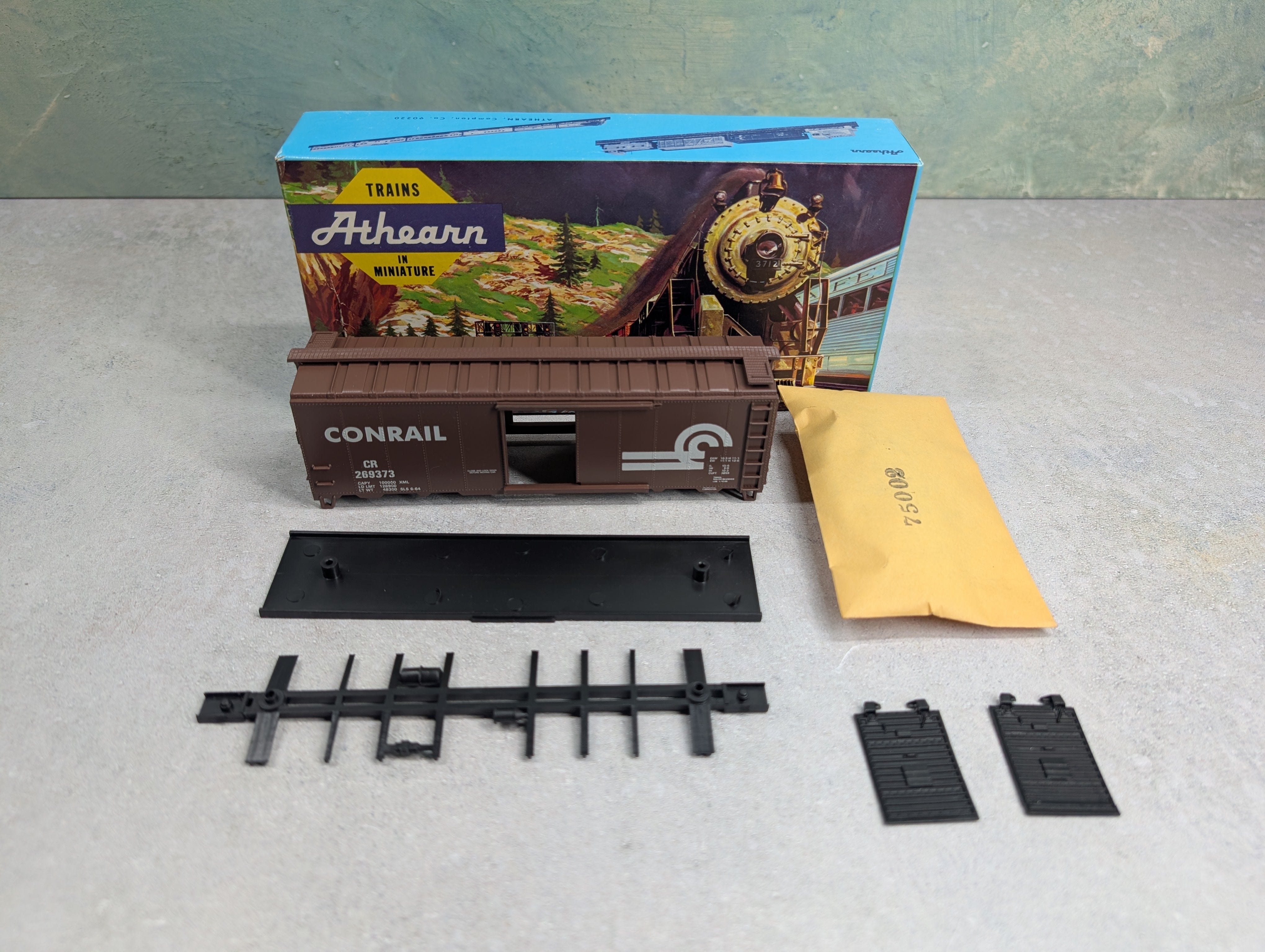 USED Athearn #1748 HO Scale 40' Box Car Conrail CR #269373 Bev-Bel KIT