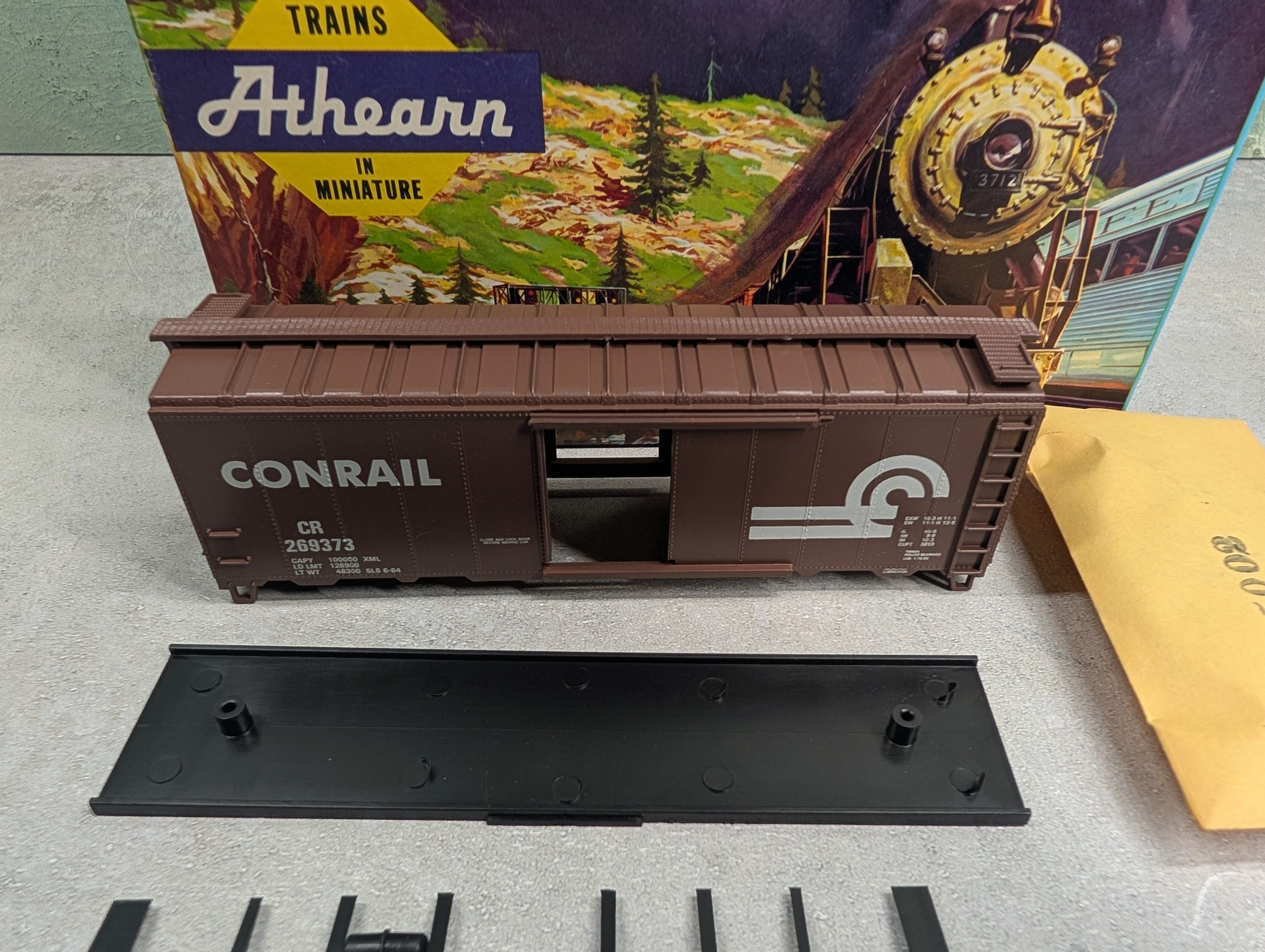 USED Athearn #1748 HO Scale 40' Box Car Conrail CR #269373 Bev-Bel KIT