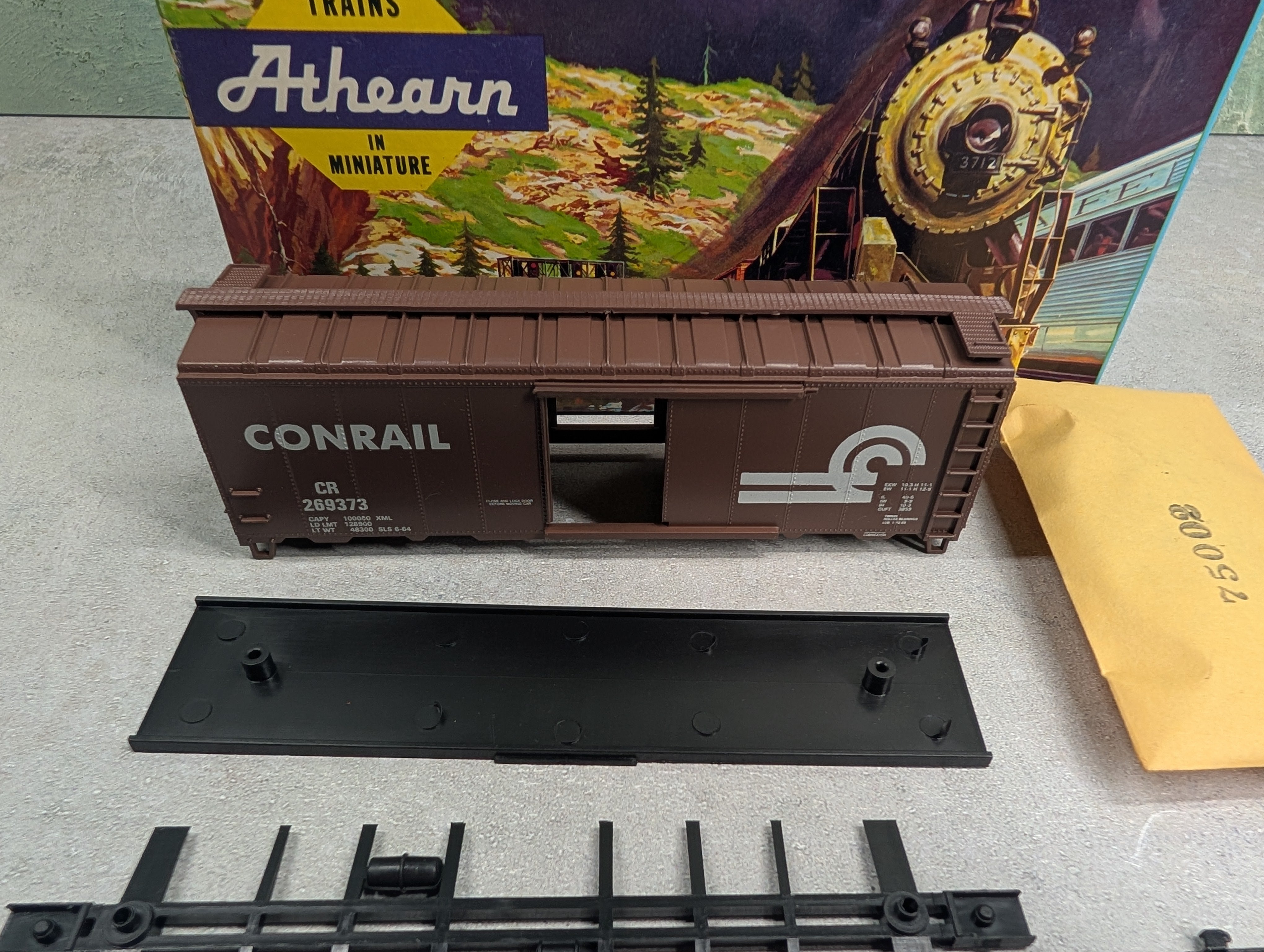 USED Athearn #1748 HO Scale 40' Box Car Conrail CR #269373 Bev-Bel KIT