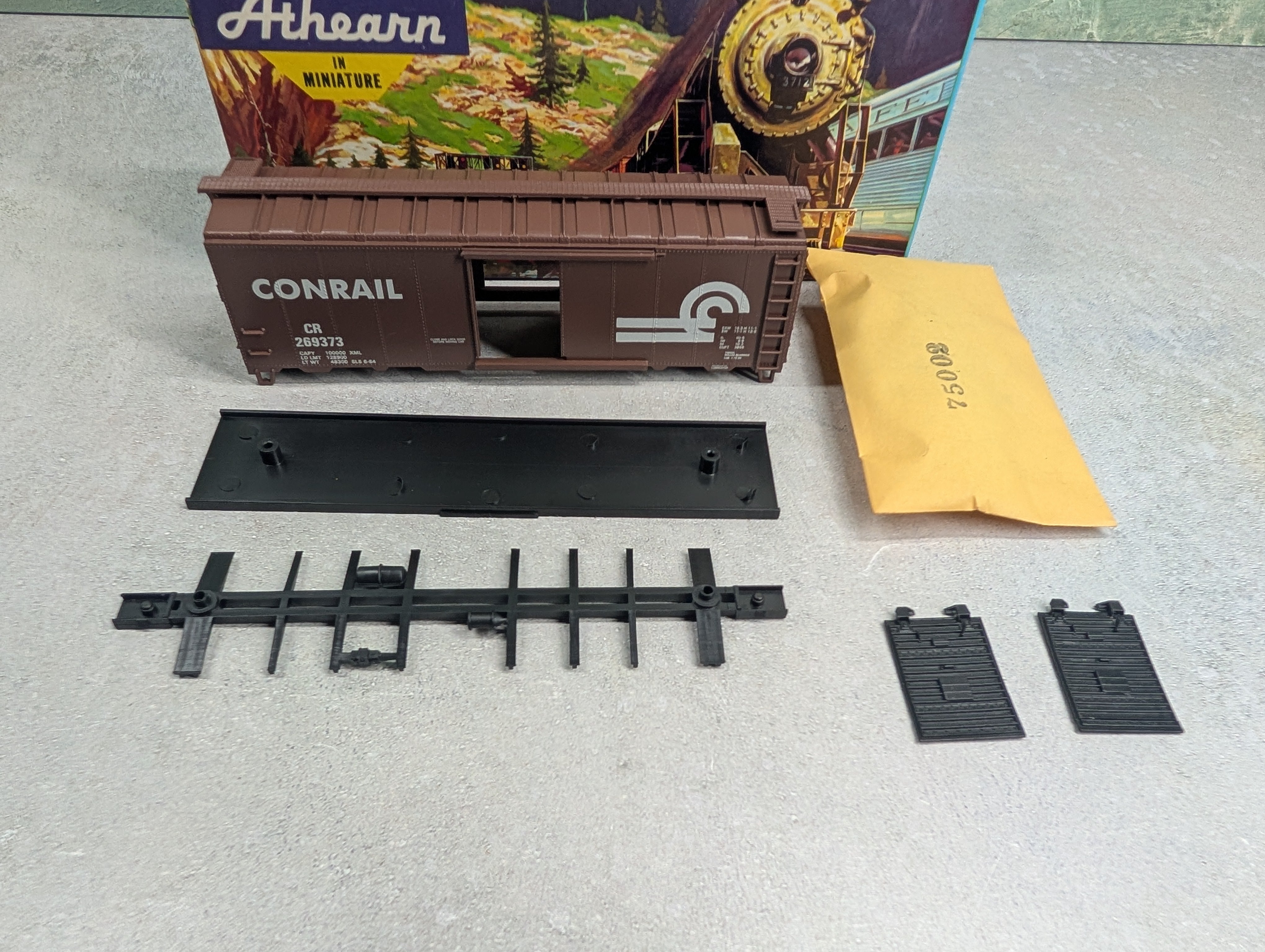 USED Athearn #1748 HO Scale 40' Box Car Conrail CR #269373 Bev-Bel KIT