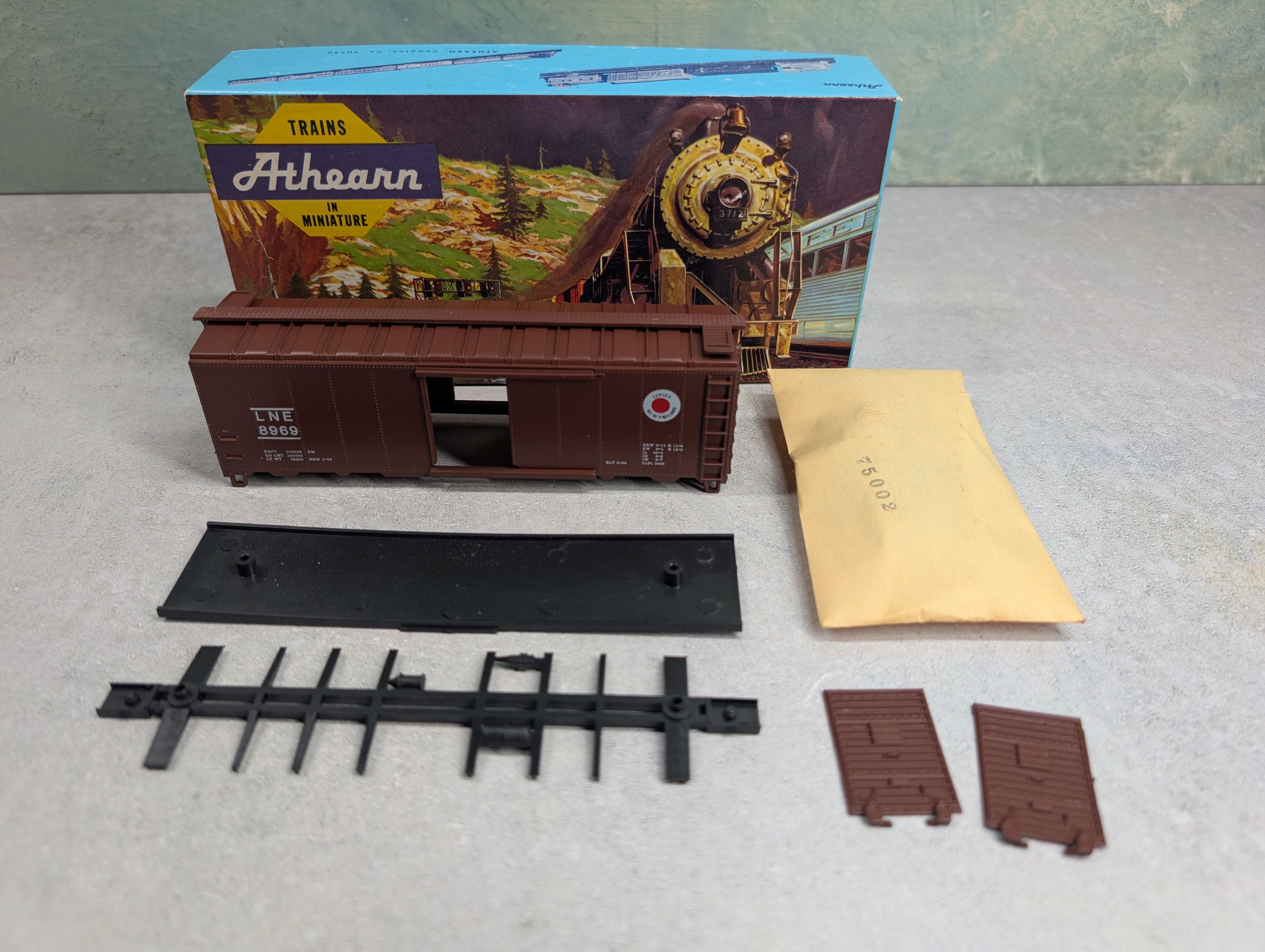 USED Athearn #279-1 HO Scale 40' Box Car Lehigh & New England LNE #8969 Bev-Bel KIT
