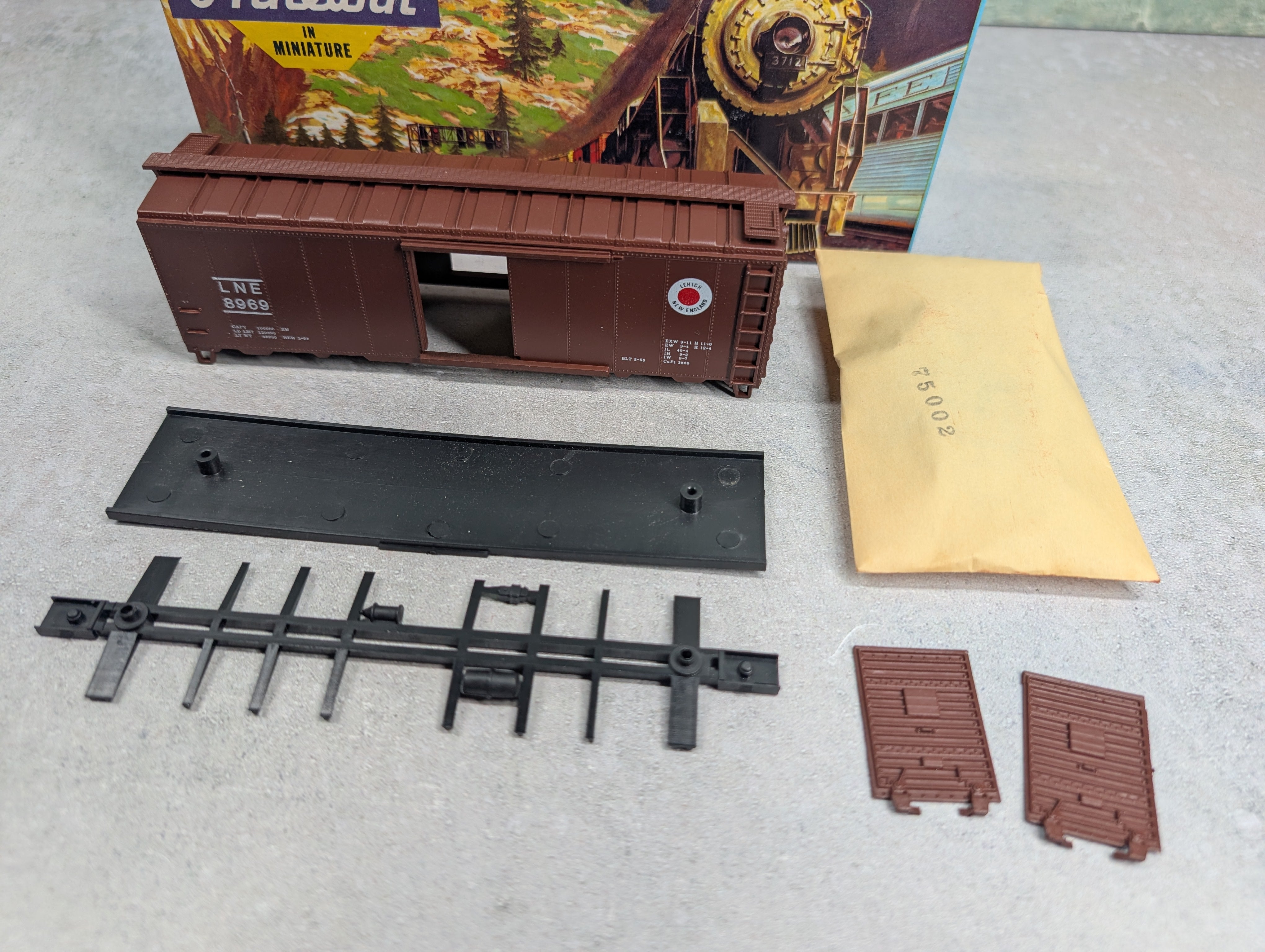 USED Athearn #279-1 HO Scale 40' Box Car Lehigh & New England LNE #8969 Bev-Bel KIT