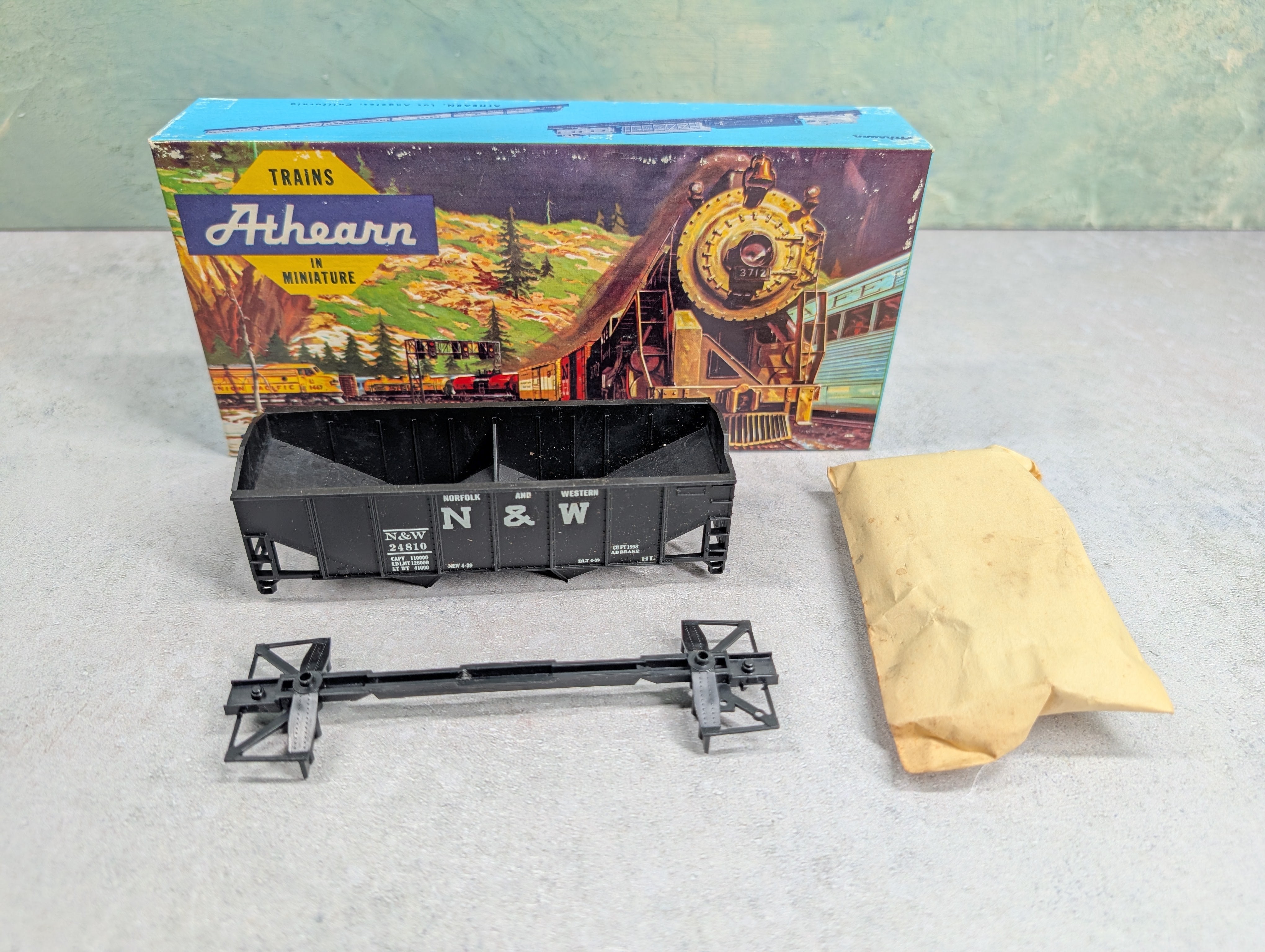USED Athearn HO Scale 2 Bay 34' Ribbed-Side Hopper Norfolk & Western N&W #24810 Custom KIT