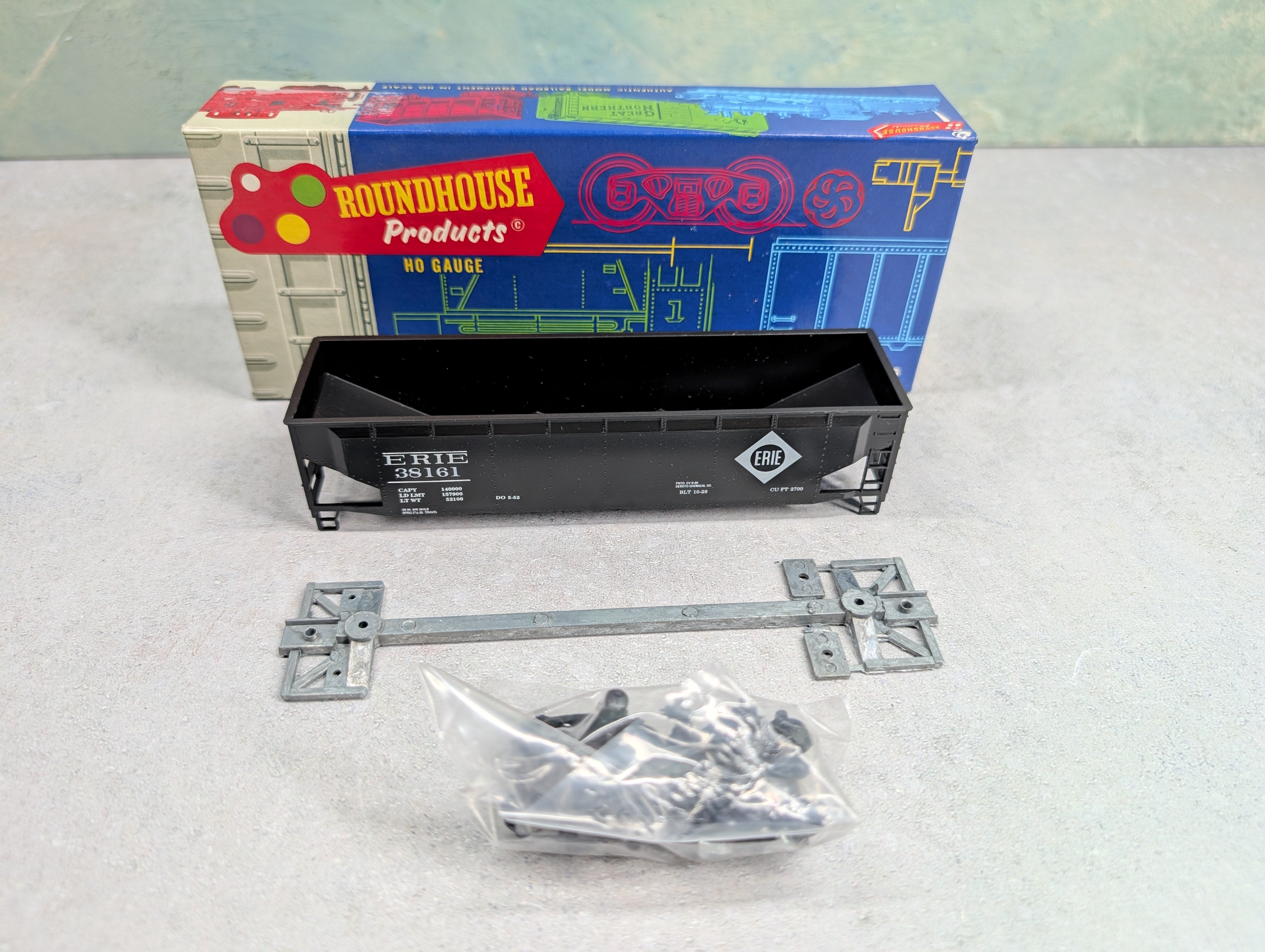 USED Roundhouse 1611 HO Scale 3 Bay Rib Side Hopper Erie #38161 KIT