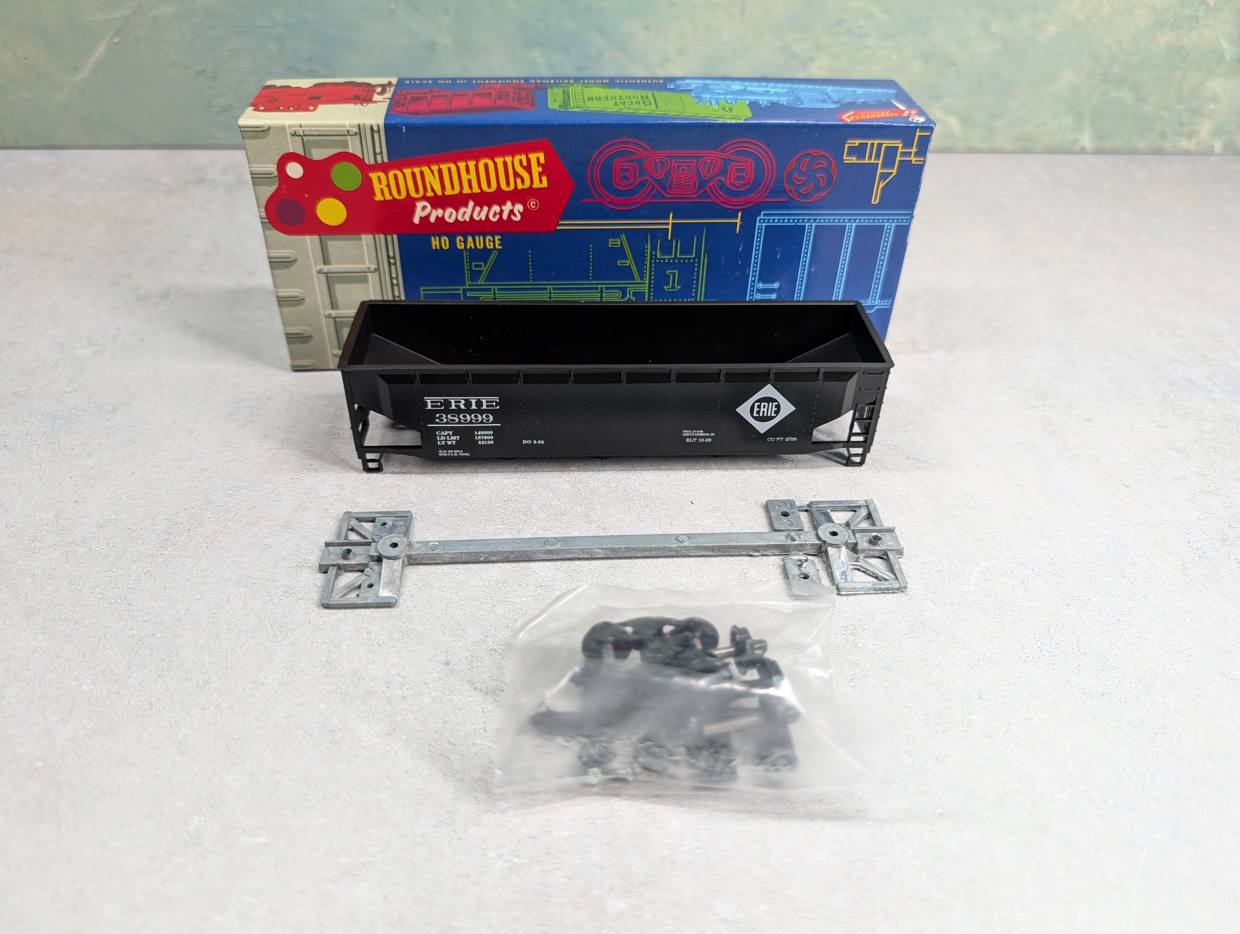 USED Roundhouse 1611 HO Scale 3 Bay Rib Side Hopper Erie #38999 KIT