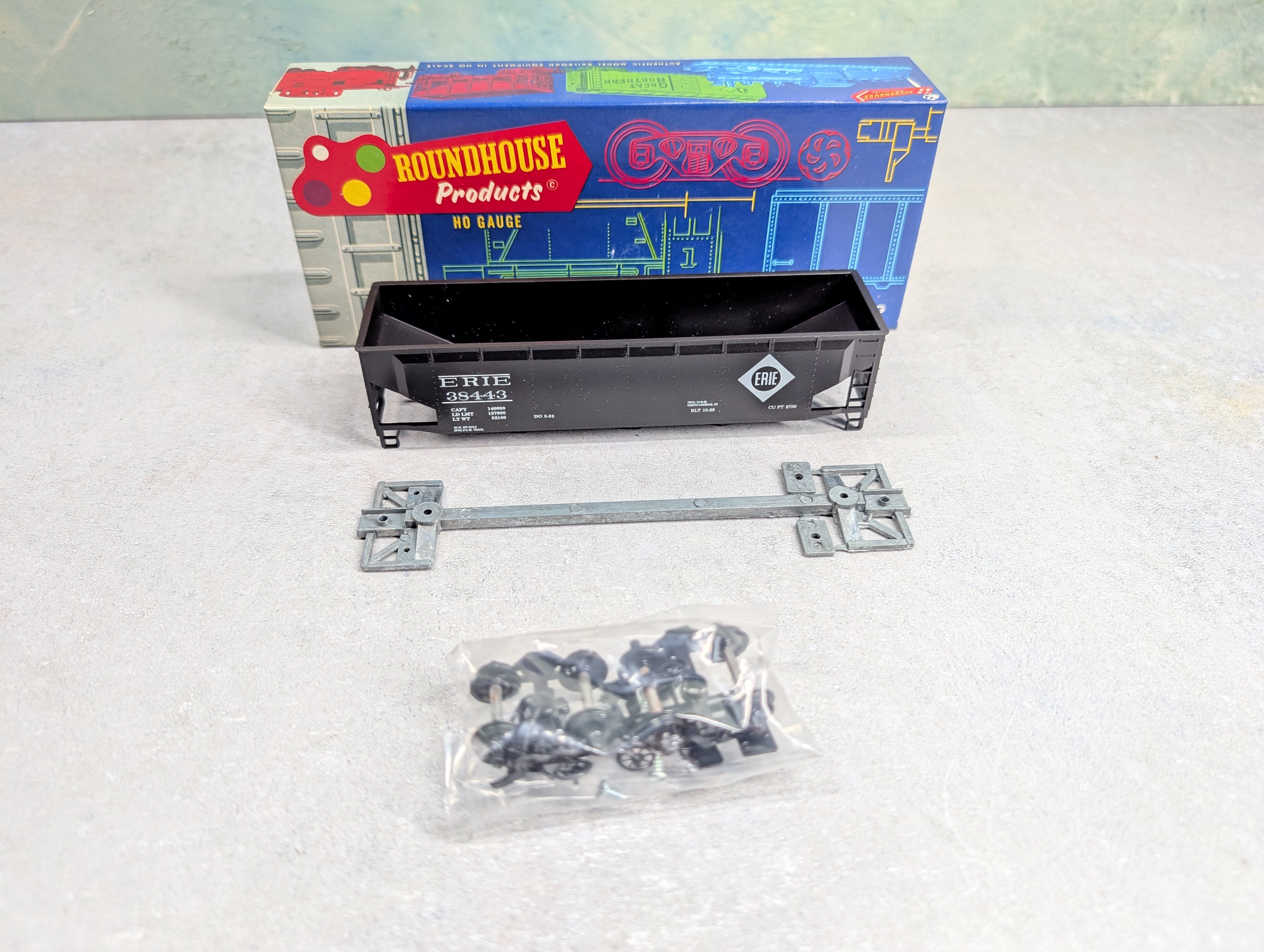 USED Roundhouse 1611 HO Scale 3 Bay Rib Side Hopper Erie #38443 KIT