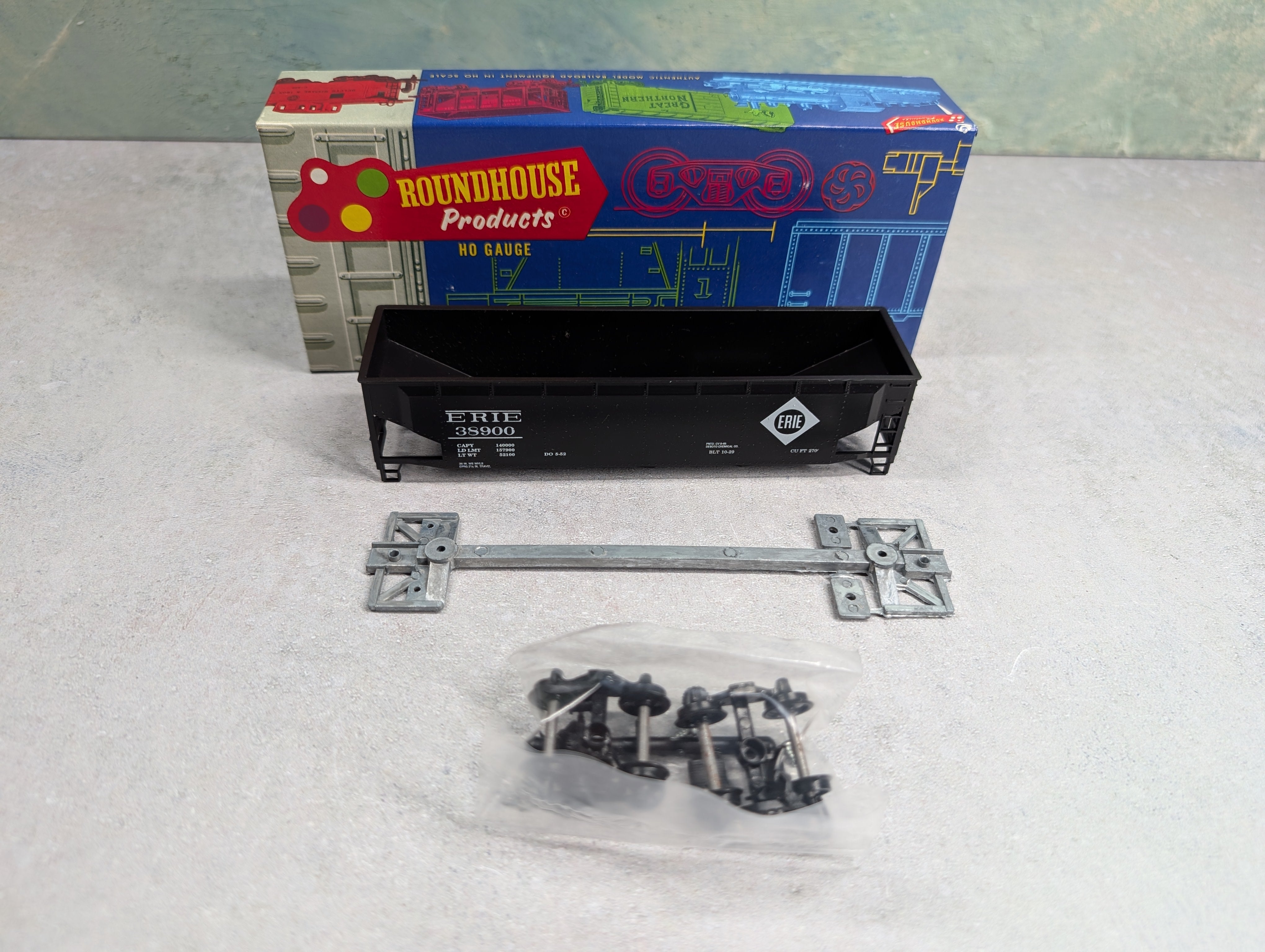 USED Roundhouse 1611 HO Scale 3-Bay Rib Side Hopper Erie #38900 KIT