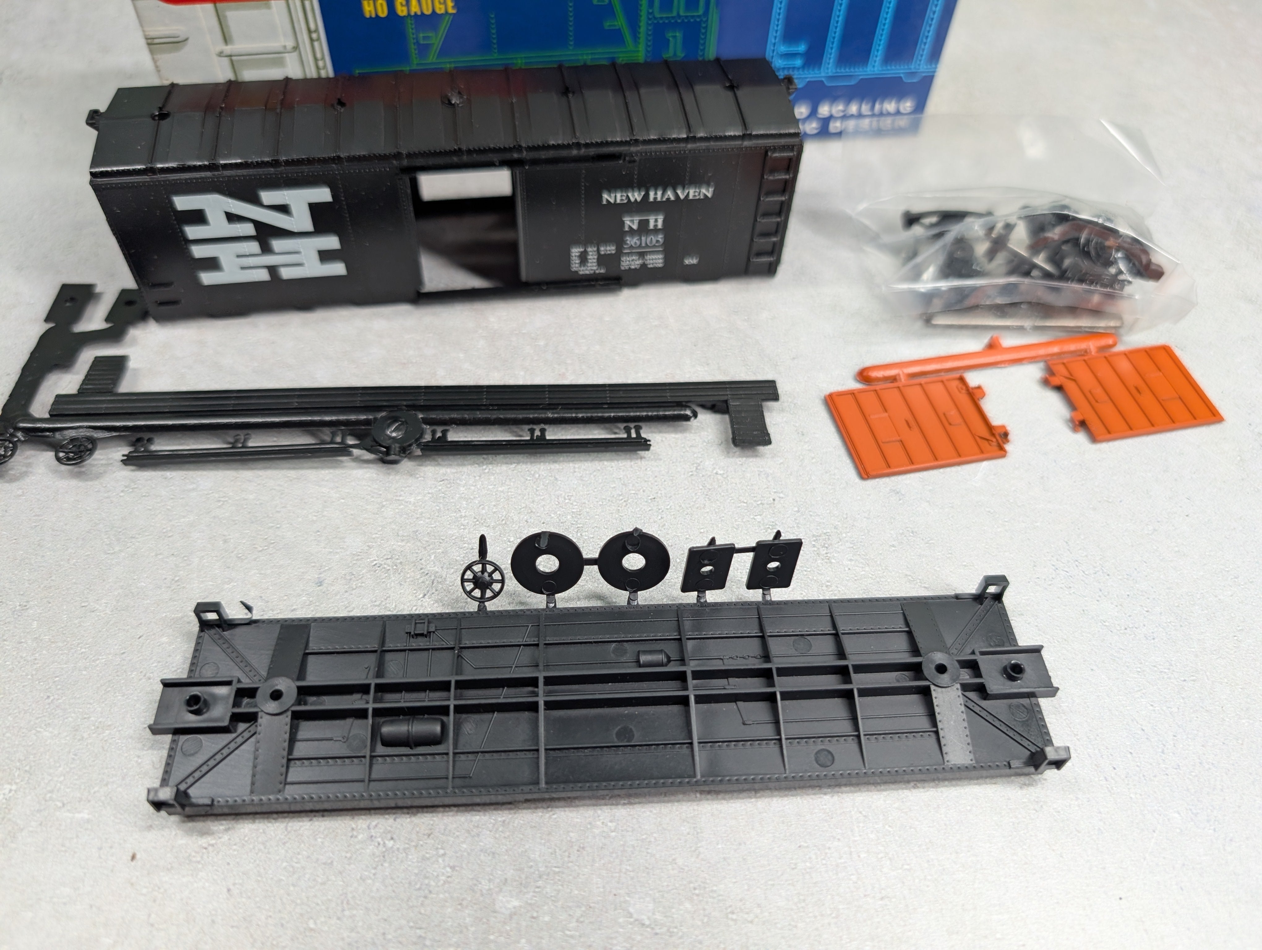 USED Roundhouse 7743 HO Scale 40' Box Car New Haven NH #36105 KIT