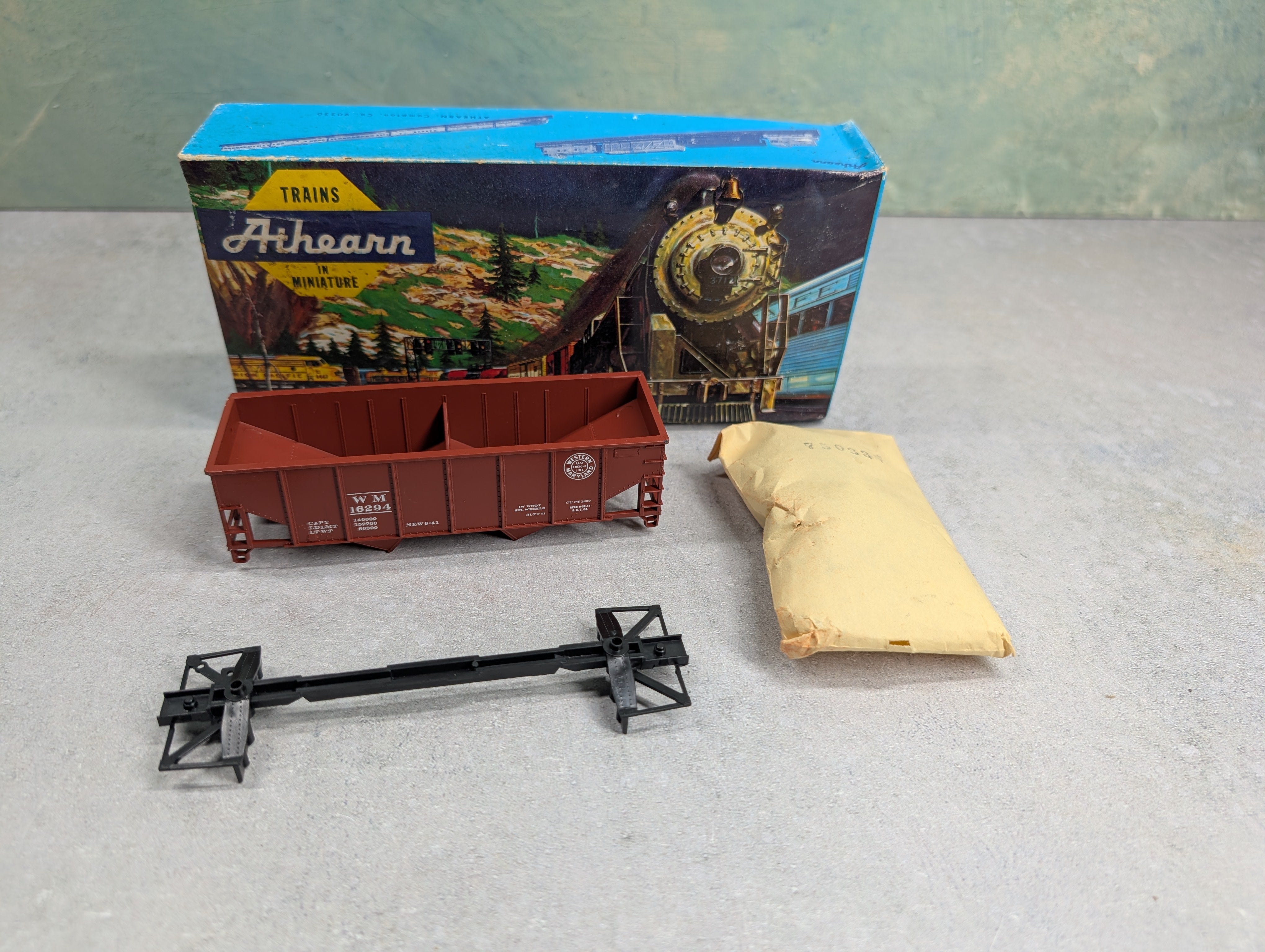 USED Athearn #1372 HO Scale 34' 2-Bay Flat-End Hopper Western Maryland WM #16294 Bev-Bel KIT