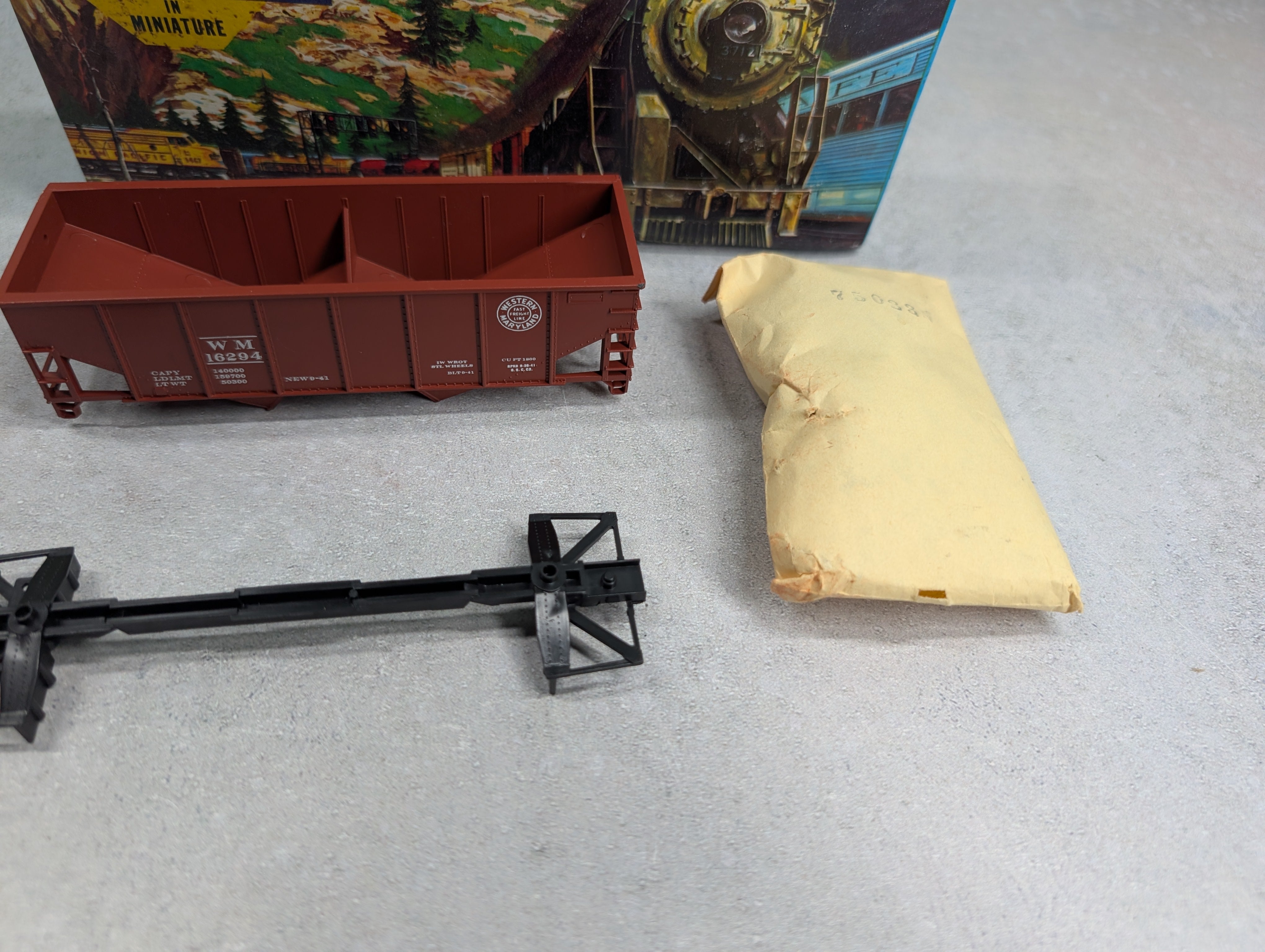 USED Athearn #1372 HO Scale 34' 2-Bay Flat-End Hopper Western Maryland WM #16294 Bev-Bel KIT