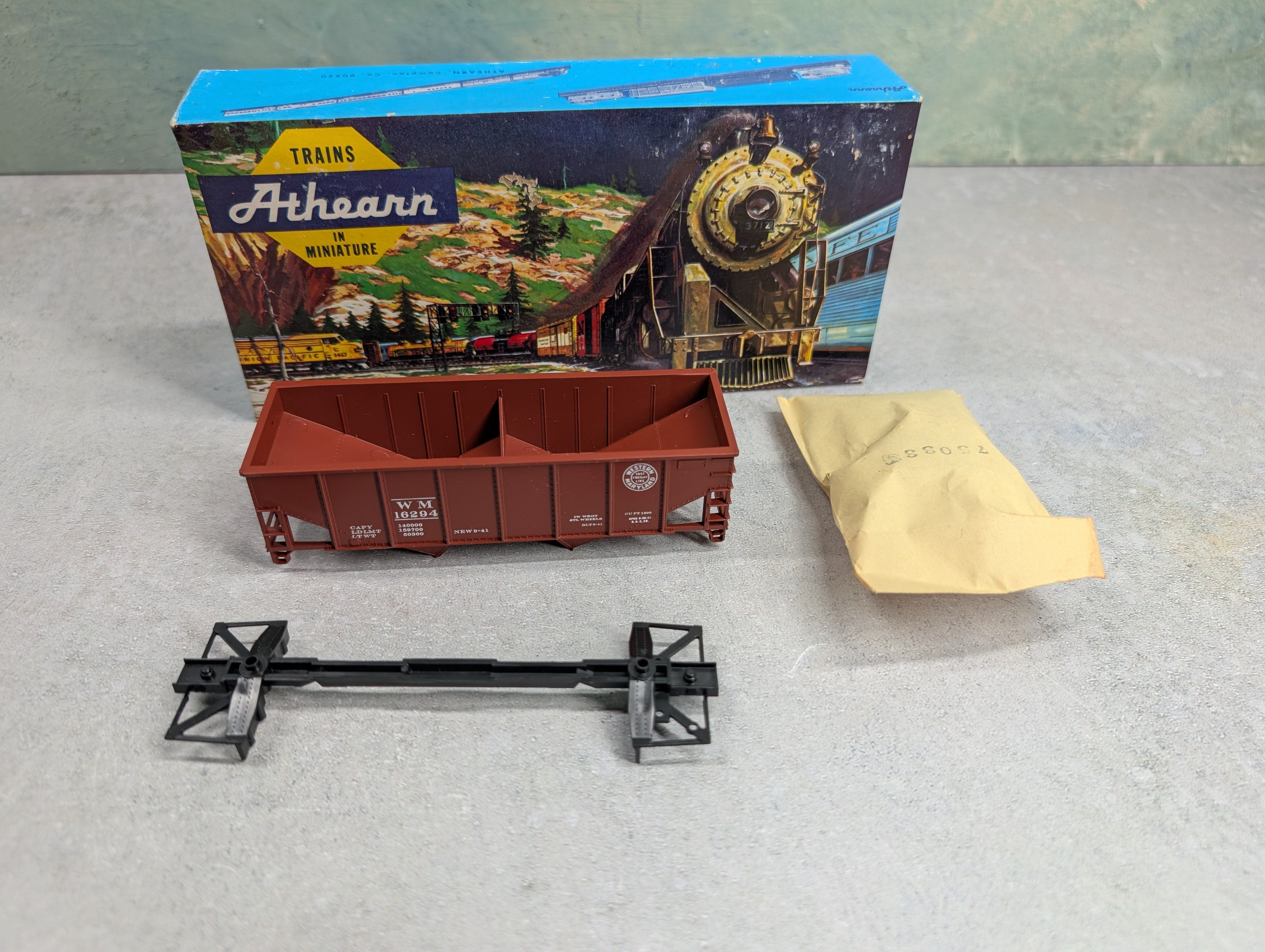 USED Athearn #1372 HO Scale 34' 2-Bay Flat-End Hopper Western Maryland WM #16294 Bev-Bel KIT