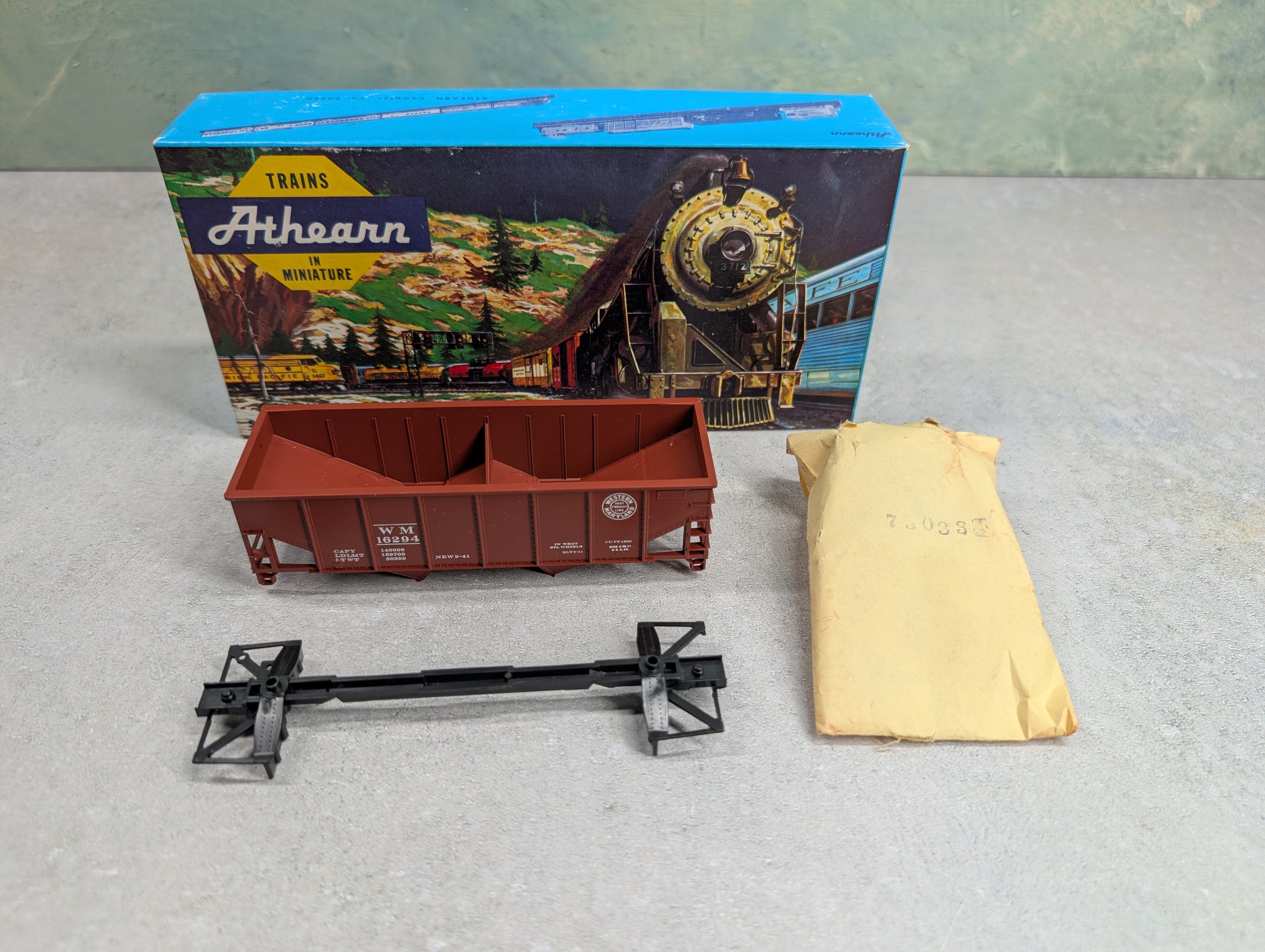USED Athearn #1372 HO Scale 34' 2-Bay Flat-End Hopper Western Maryland WM #16294 Bev-Bel KIT