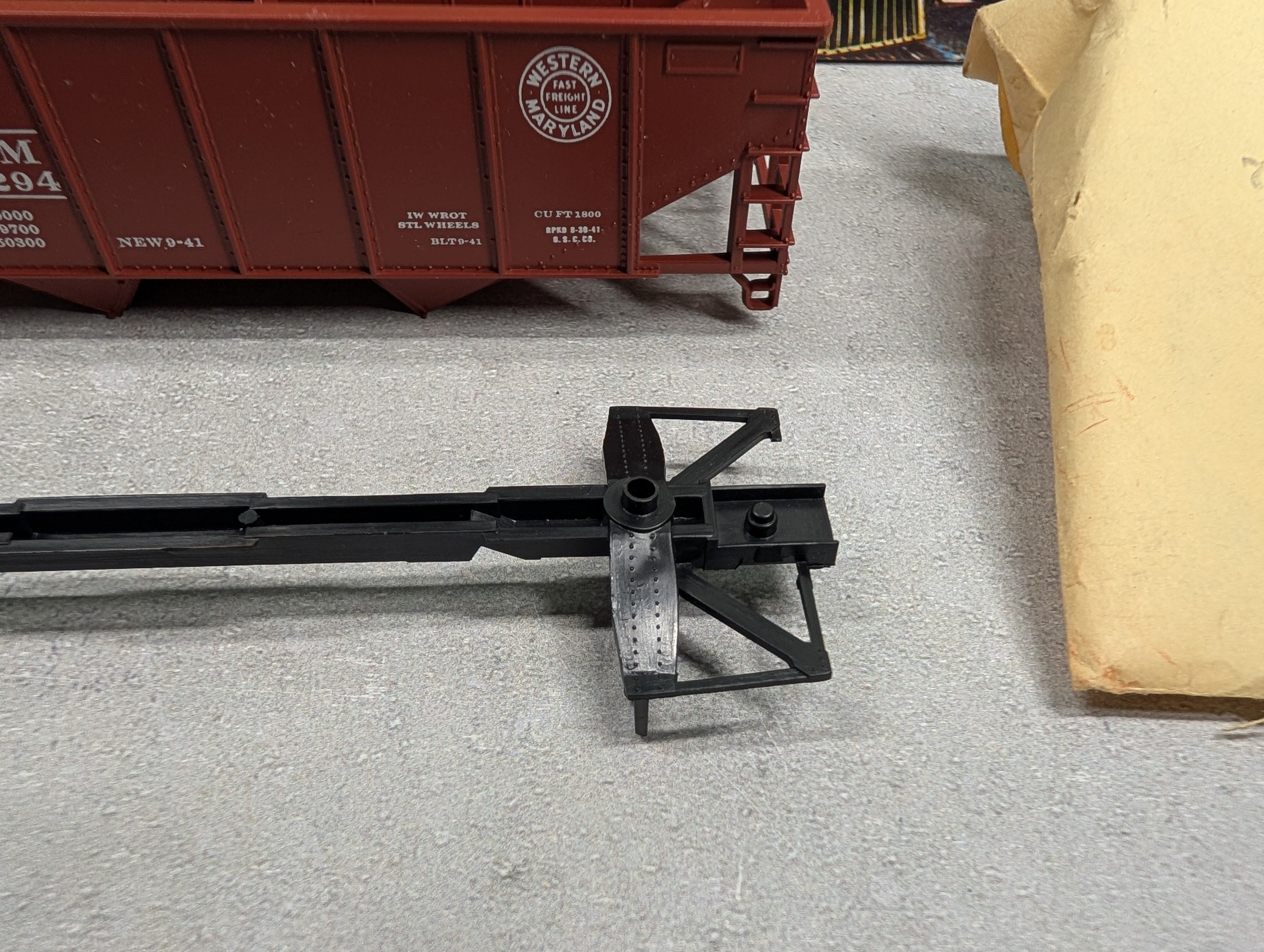 USED Athearn #1372 HO Scale 34' 2-Bay Flat-End Hopper Western Maryland WM #16294 Bev-Bel KIT