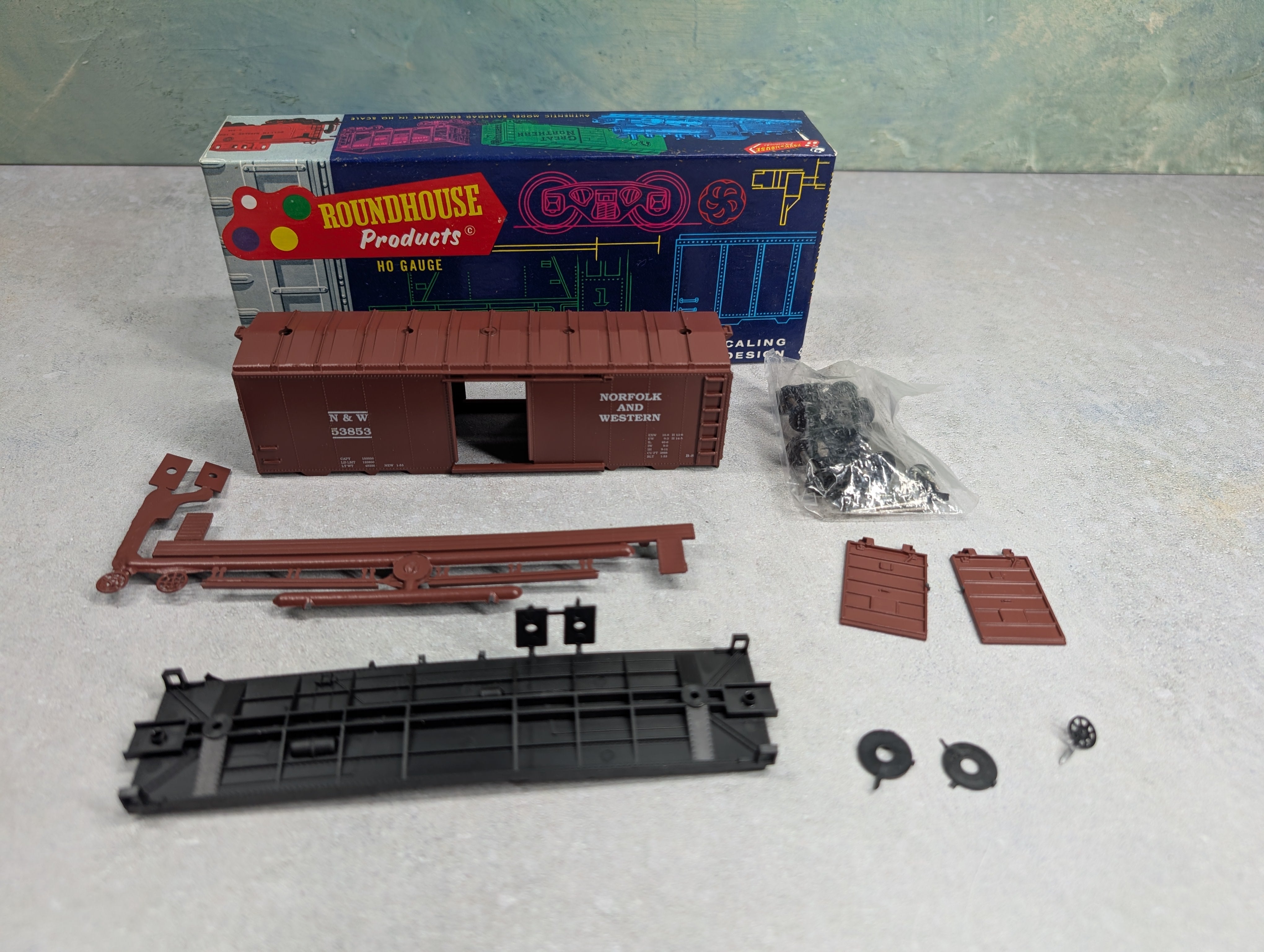 USED Roundhouse 3234 HO Scale 40' AAR Box Car Norfolk & Western N&W #53853 KIT