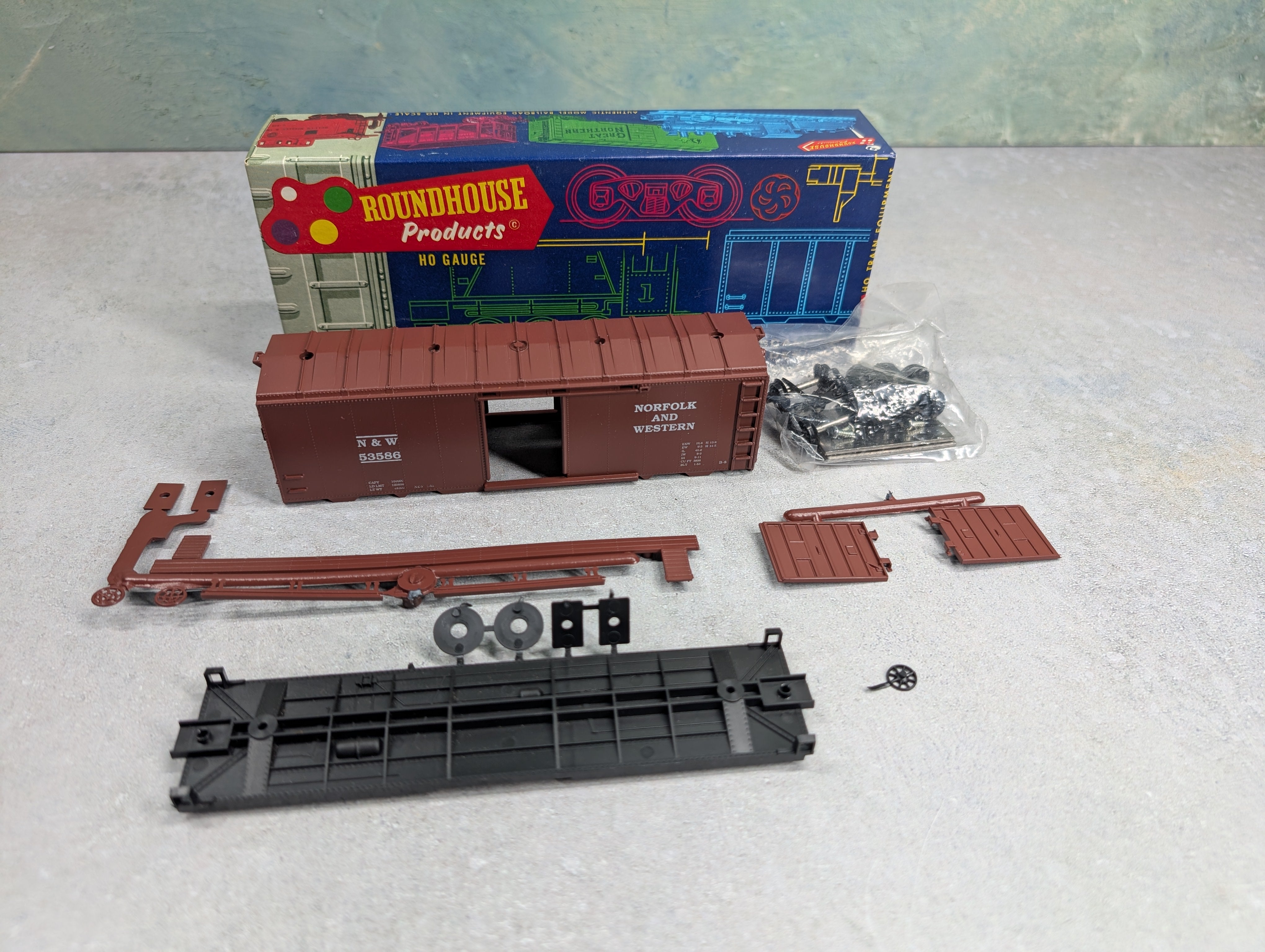 USED Roundhouse 3234 HO Scale 40' AAR Box Car Norfolk & Western N&W #53586 KIT
