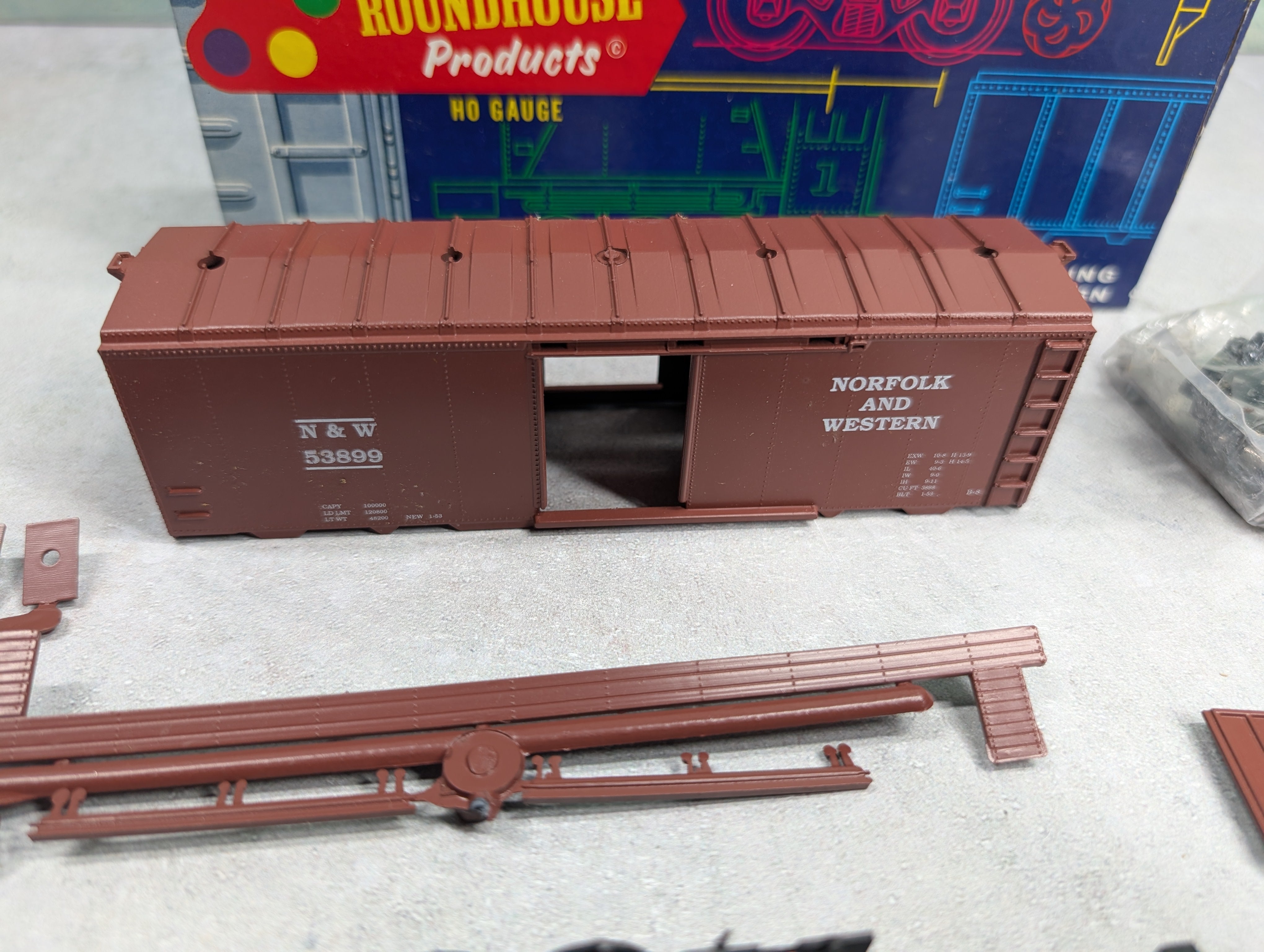 USED Roundhouse 3234 HO Scale 40' AAR Box Car Norfolk & Western N&W #53899 KIT