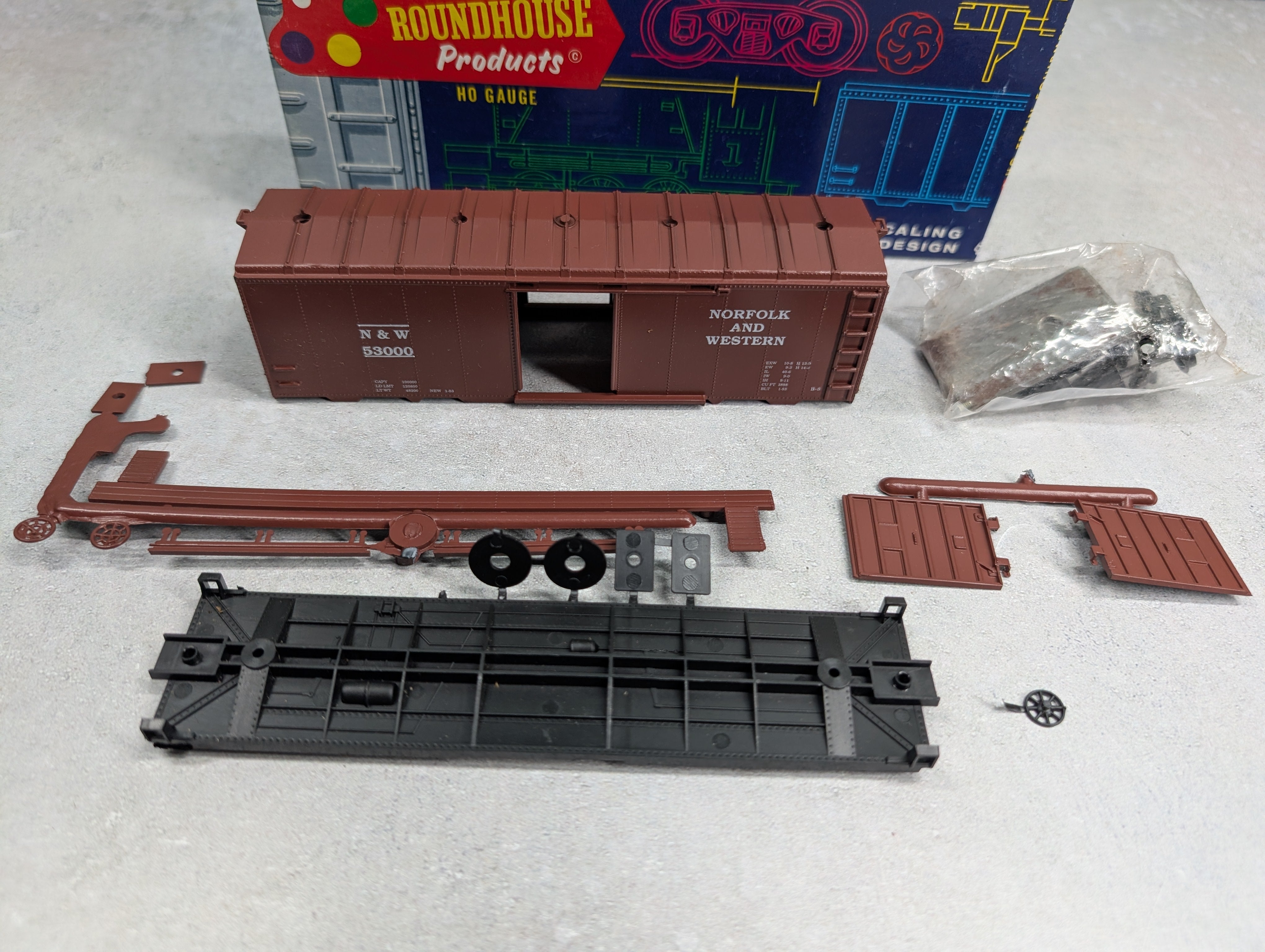 USED Roundhouse 3234 HO Scale 40' AAR Box Car Norfolk & Western N&W #53000 KIT