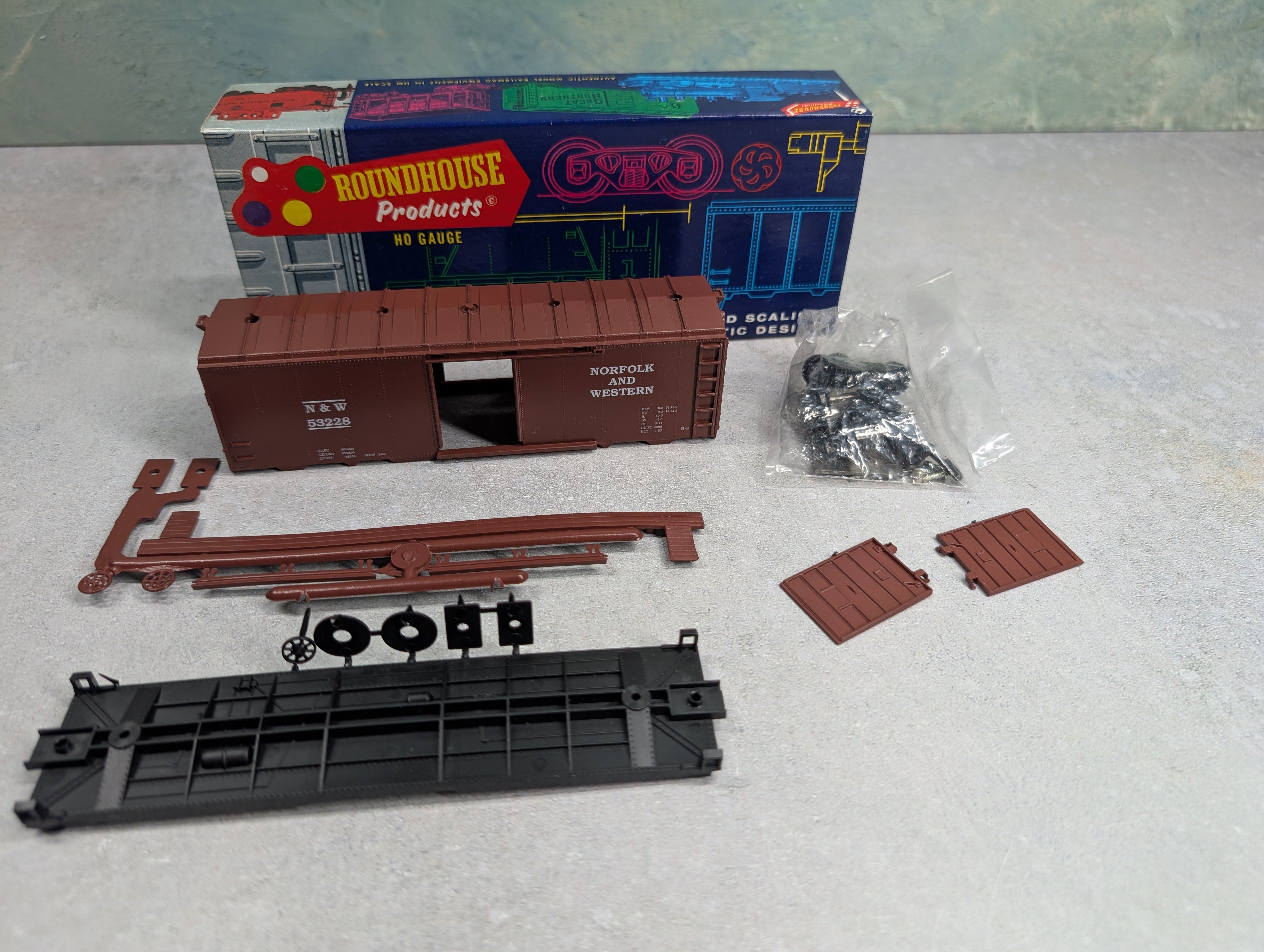 USED Roundhouse 3234 HO Scale 40' AAR Box Car Norfolk & Western N&W #53228 KIT