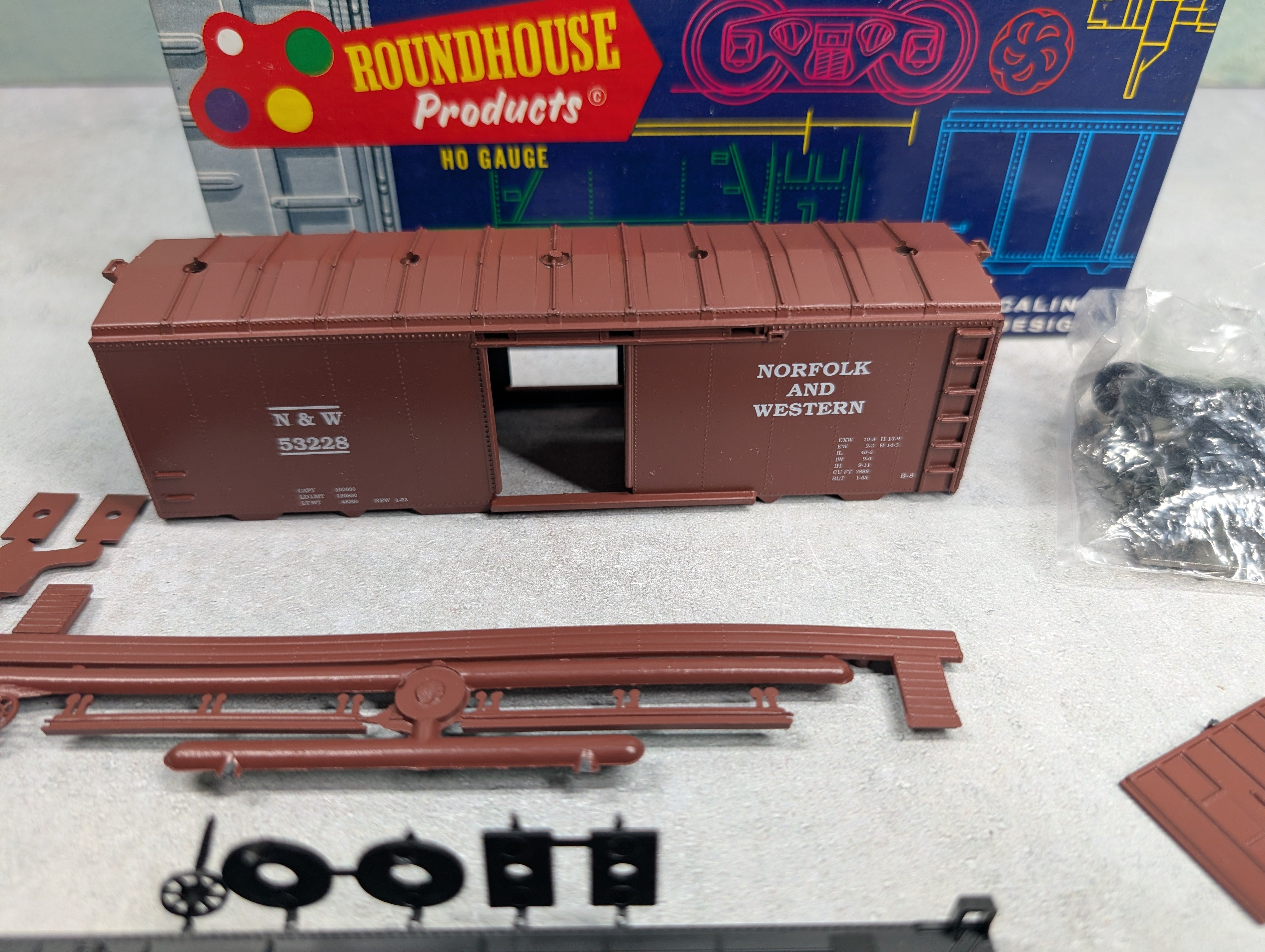 USED Roundhouse 3234 HO Scale 40' AAR Box Car Norfolk & Western N&W #53228 KIT