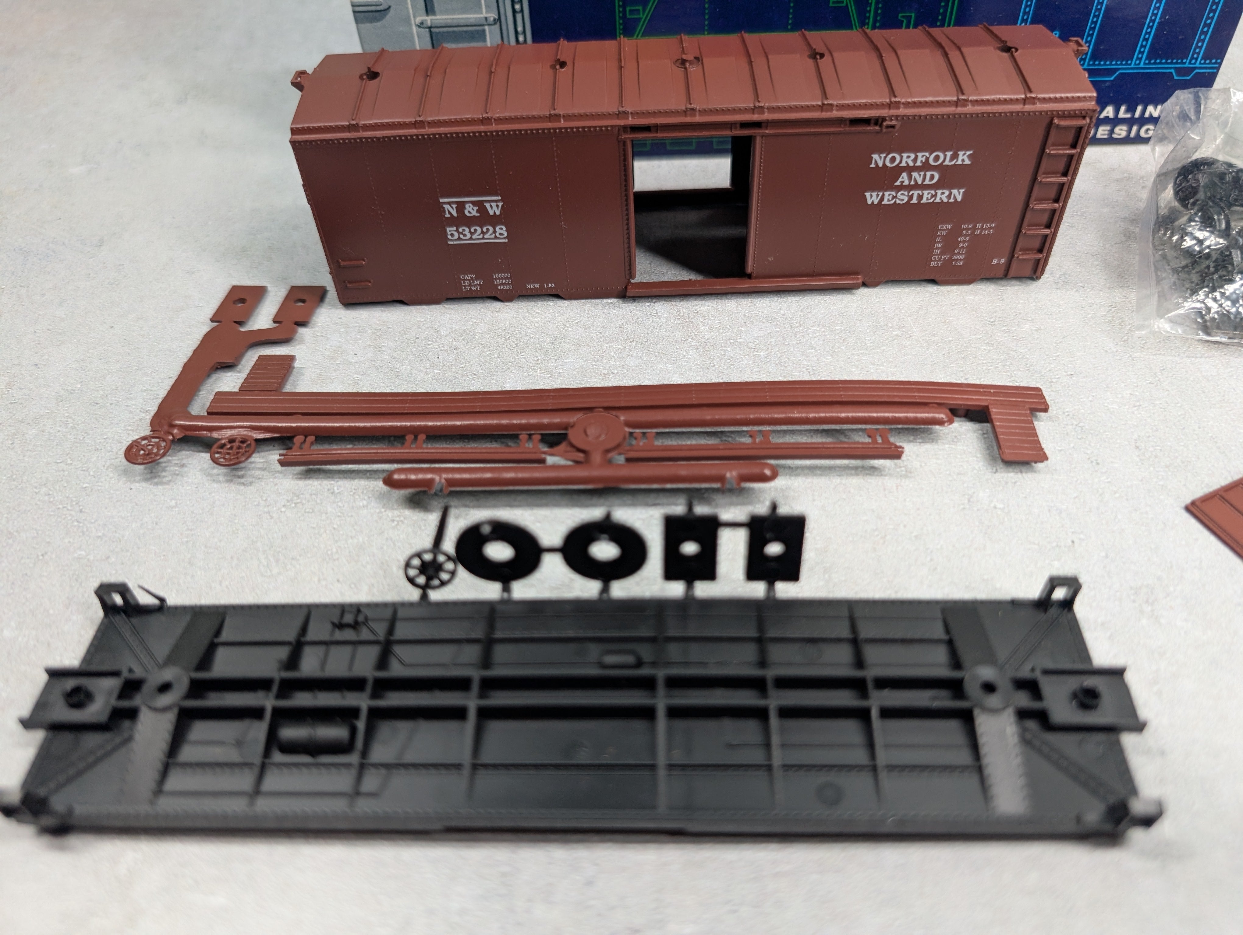 USED Roundhouse 3234 HO Scale 40' AAR Box Car Norfolk & Western N&W #53228 KIT