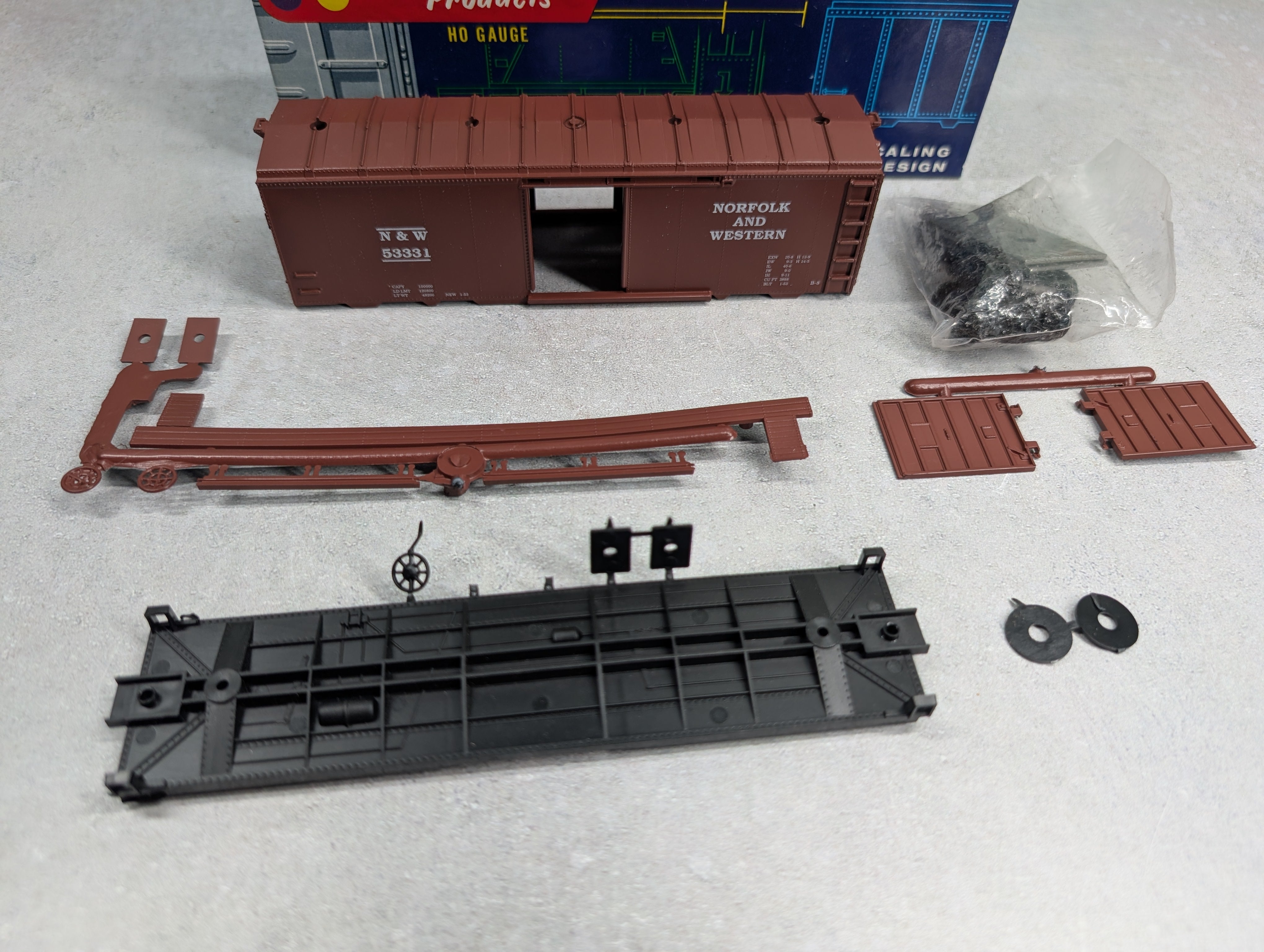 USED Roundhouse 3234 HO Scale 40' AAR Box Car Norfolk & Western N&W #53331 KIT