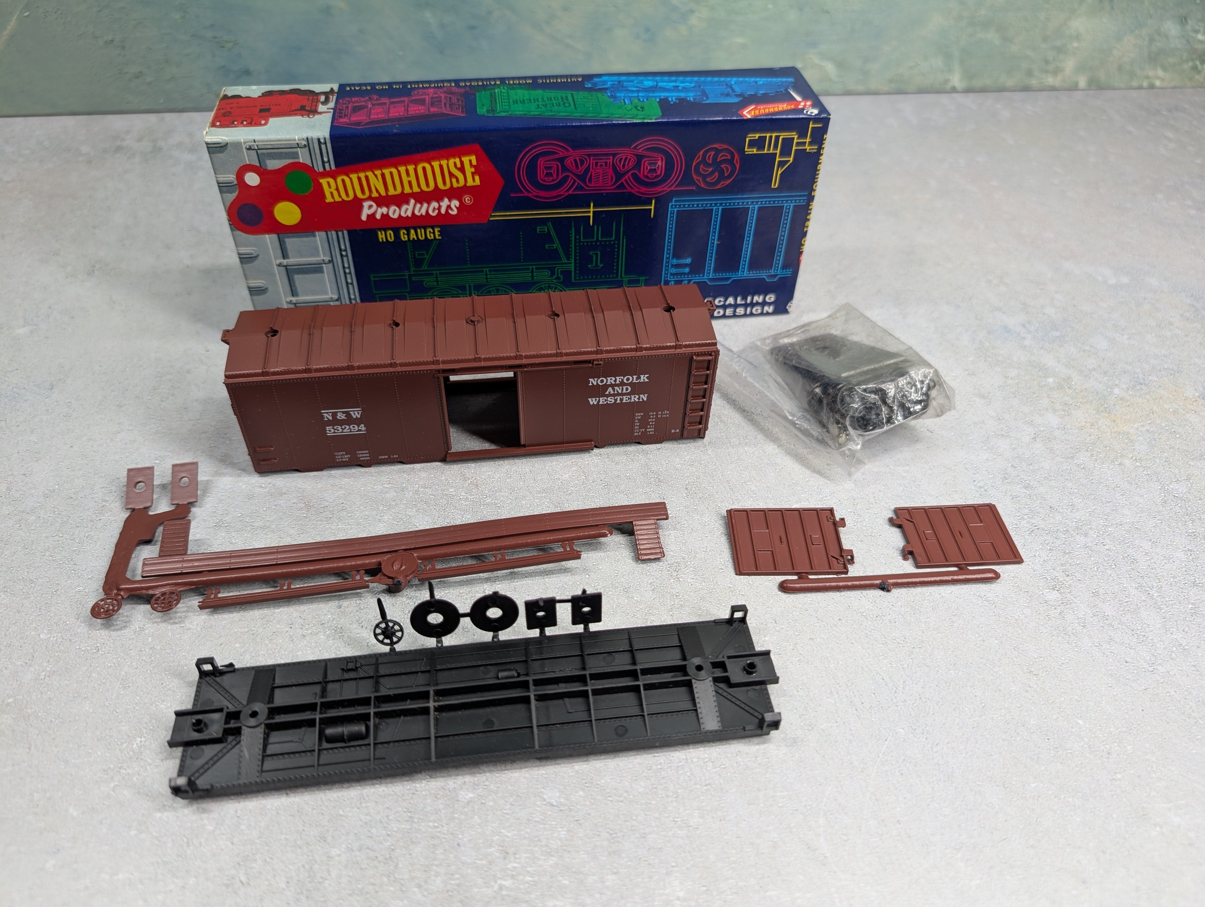 USED Roundhouse 3234 HO Scale 40' AAR Box Car Norfolk & Western N&W #53294 KIT