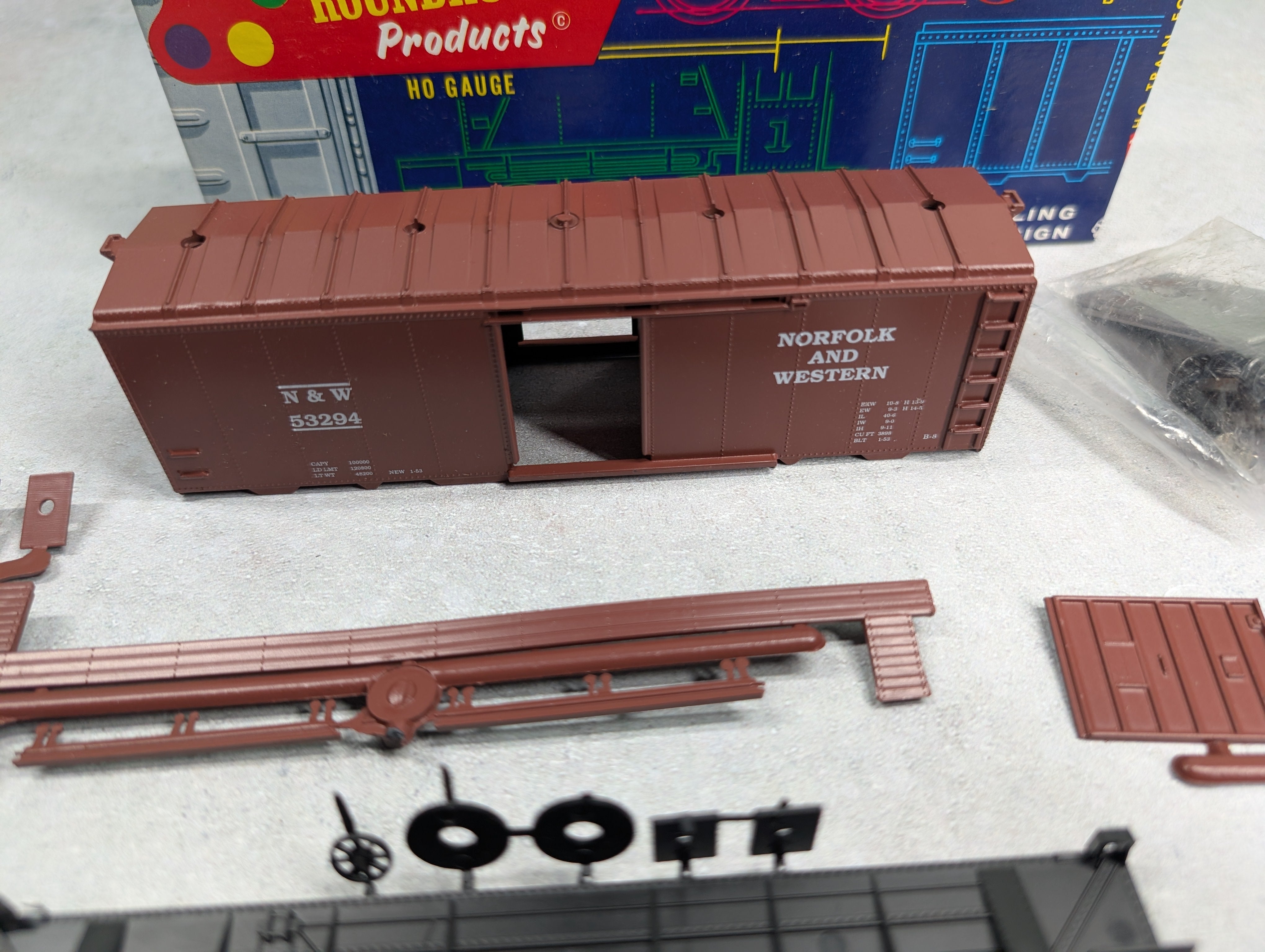 USED Roundhouse 3234 HO Scale 40' AAR Box Car Norfolk & Western N&W #53294 KIT
