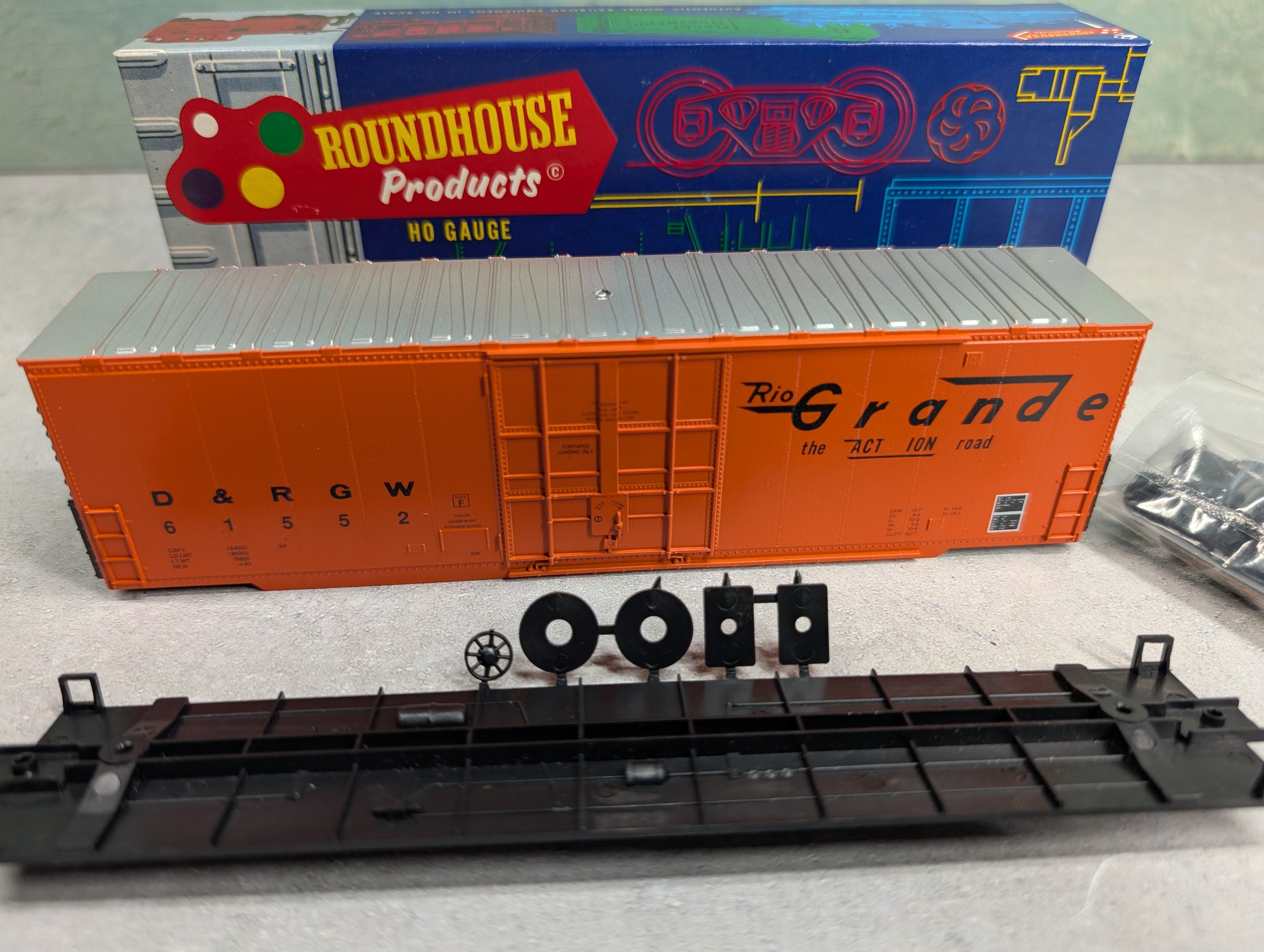 USED Roundhouse 3227 HO Scale 50' Hi-Cube Box Car Rio Grande D&RGW #61552 KIT