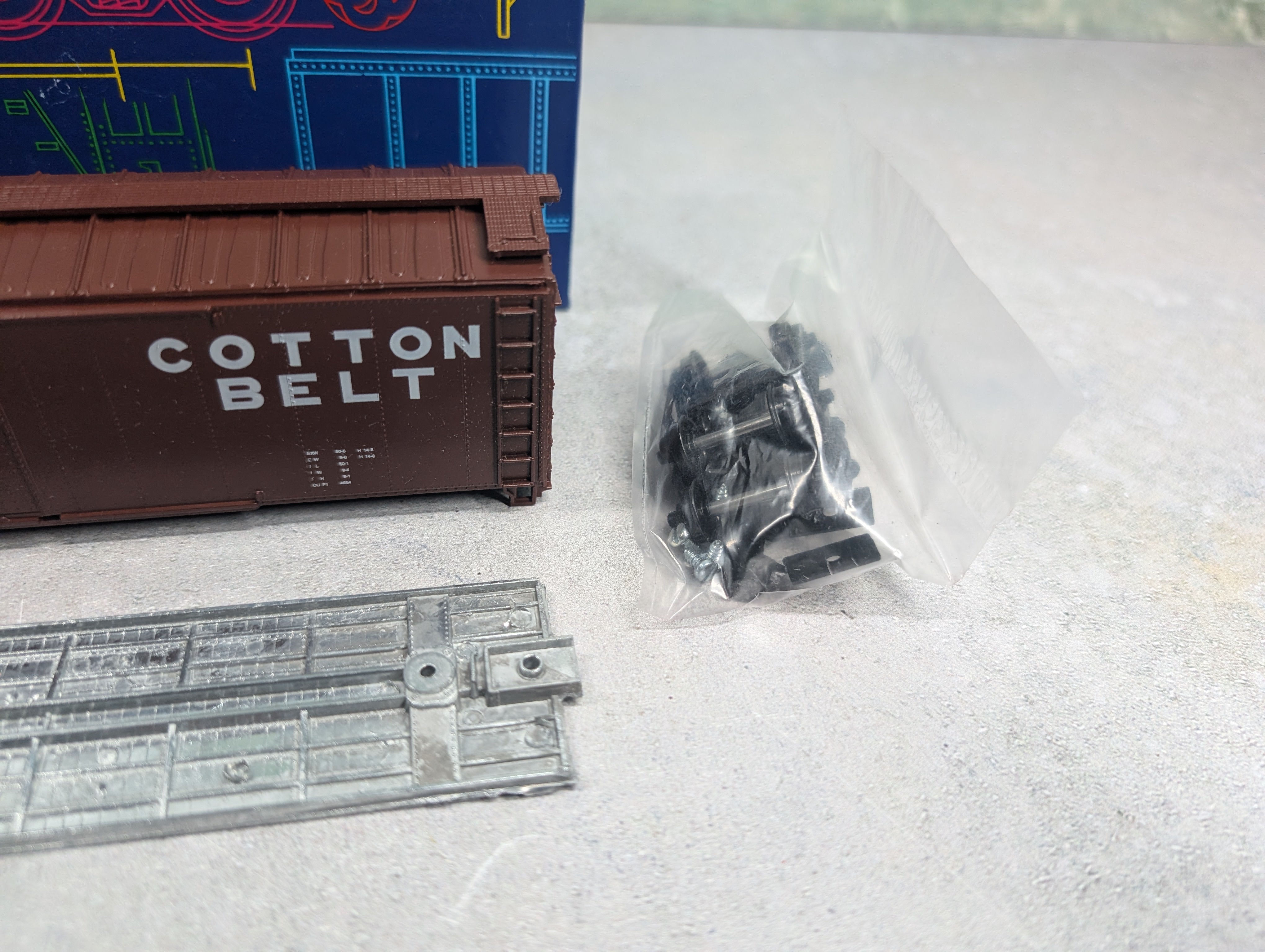 USED Roundhouse 7731 HO Scale 50' Plug Door Box Car Cotton Belt SSW #21030 KIT