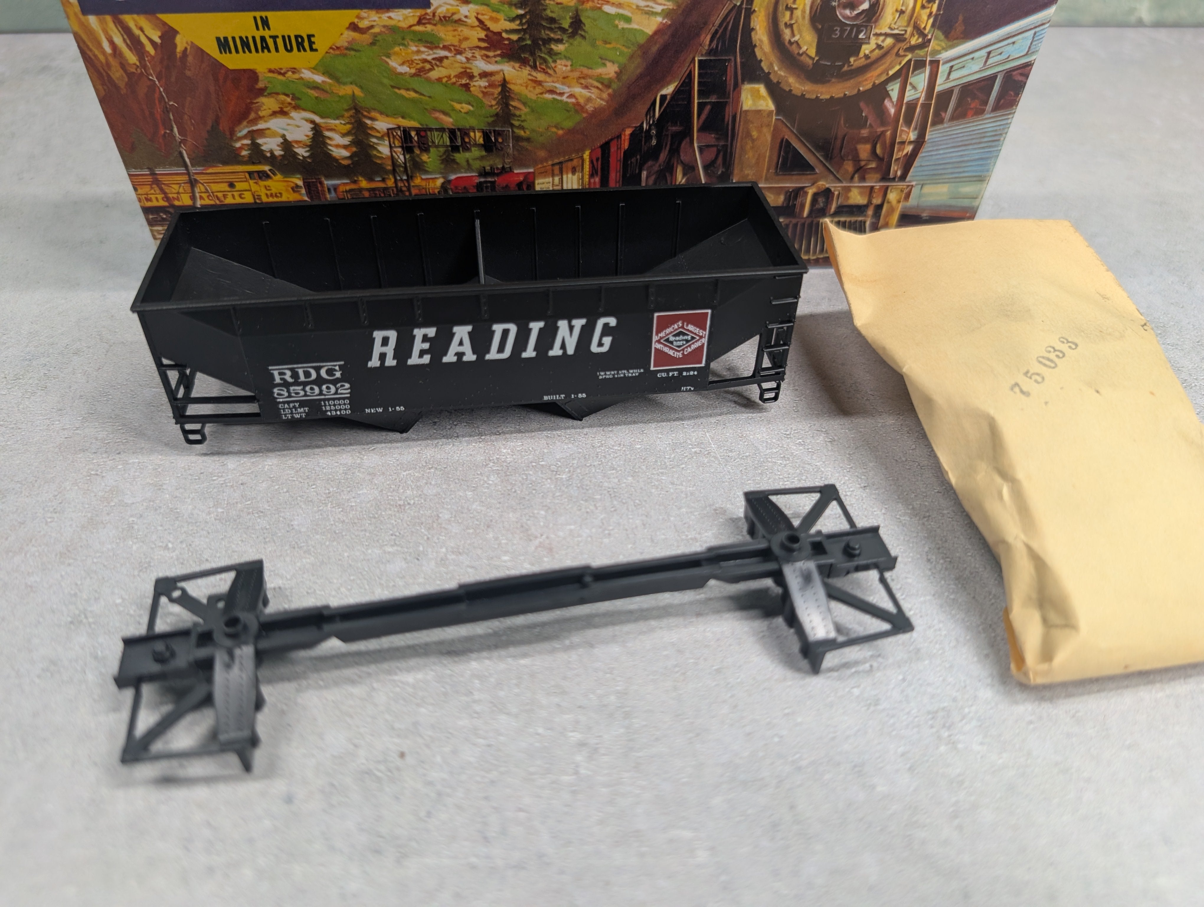 USED Athearn #1317 HO Scale 34' 2-Bay Flat-End Hopper Reading RDG #85992 Bev-Bel KIT