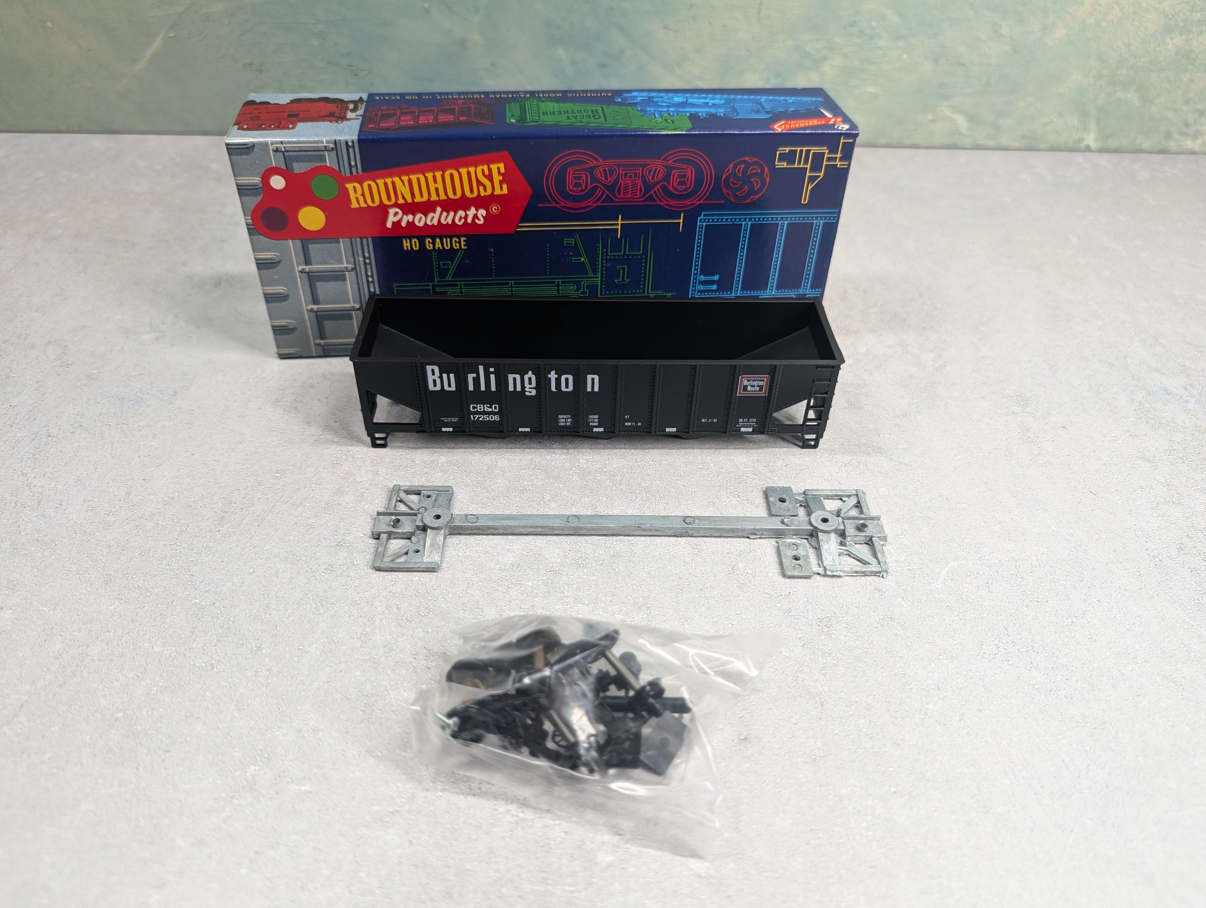 USED Roundhouse 1541 HO Scale 40' 3-Bay Rib Hopper Burlington CB&Q #172506 KIT