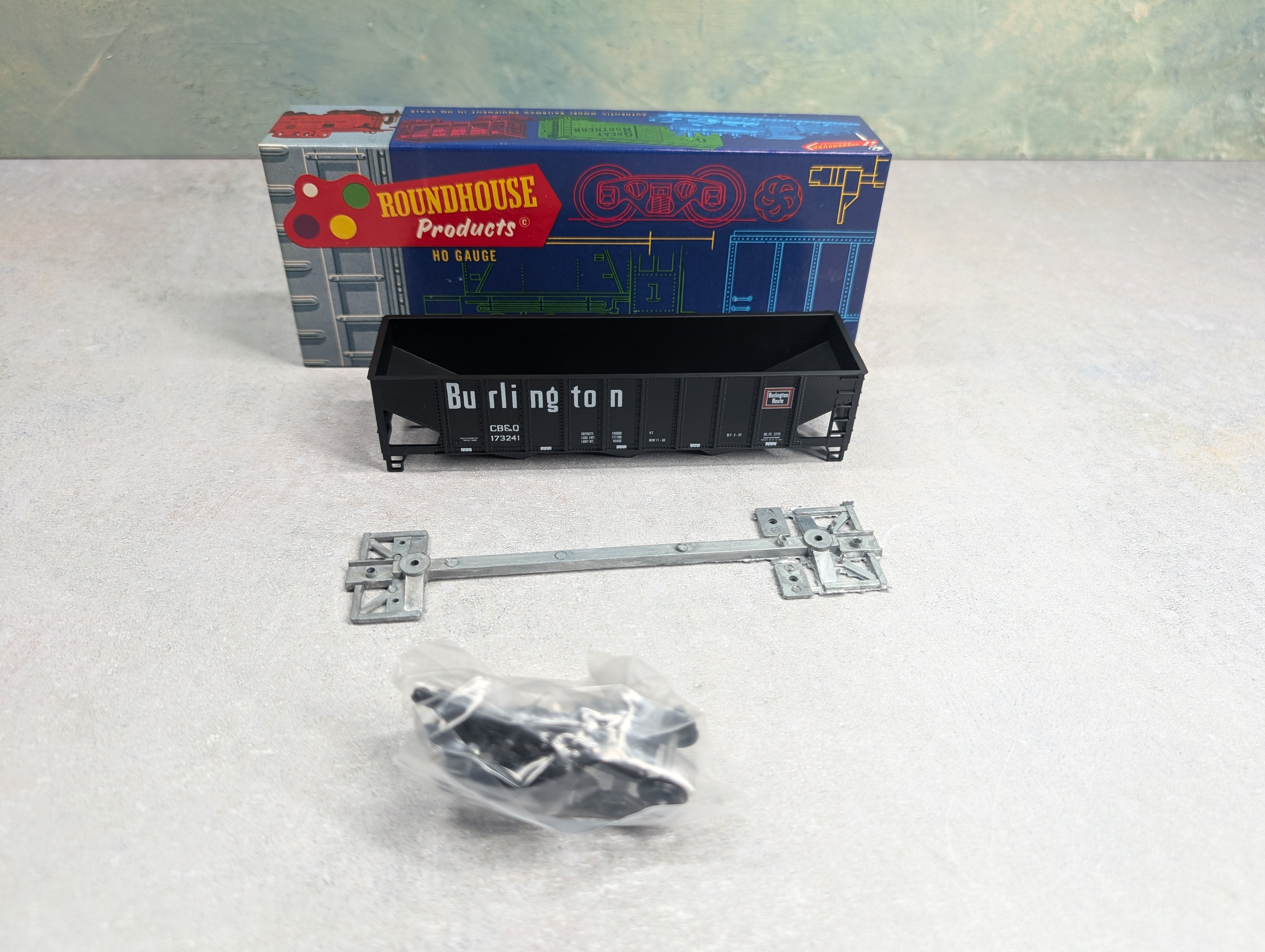 USED Roundhouse 1541 HO Scale 40' 3-Bay Rib Hopper Burlington CB&Q #173241 KIT