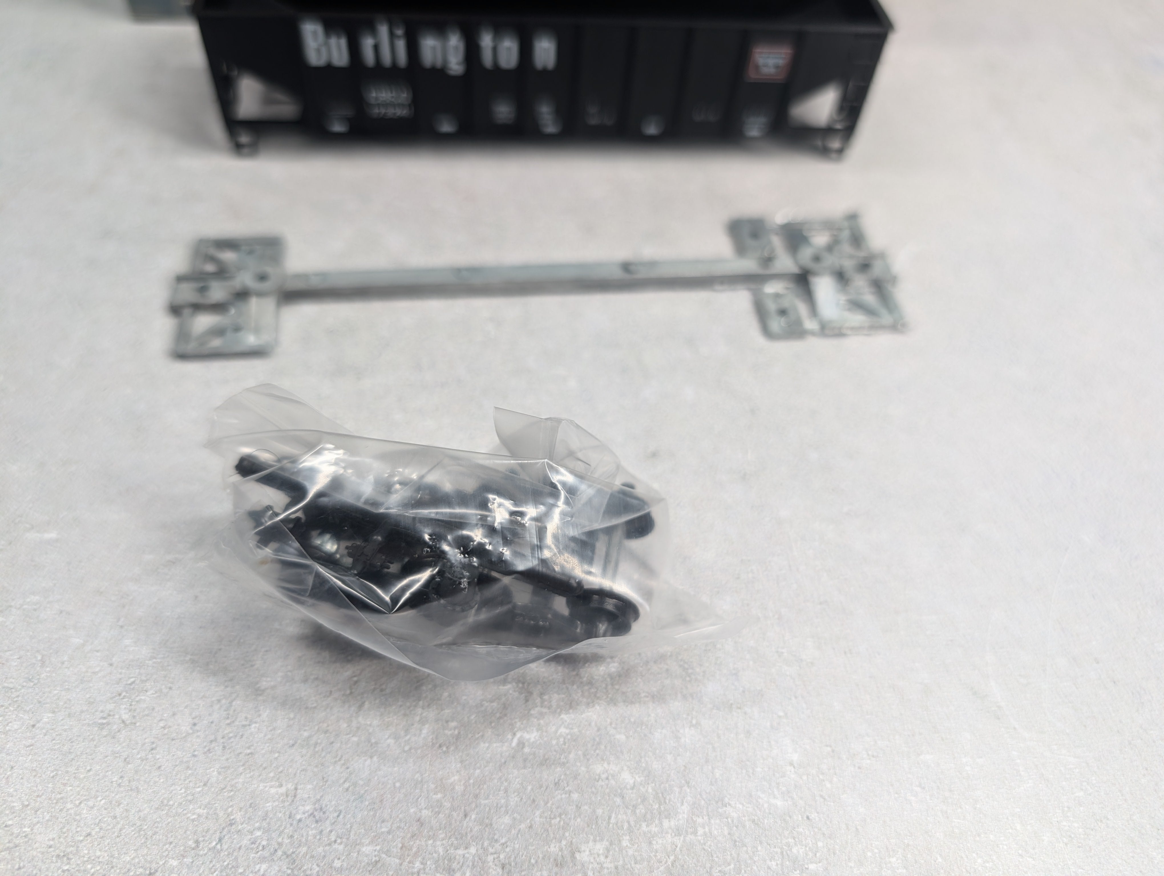 USED Roundhouse 1541 HO Scale 40' 3-Bay Rib Hopper Burlington CB&Q #173241 KIT