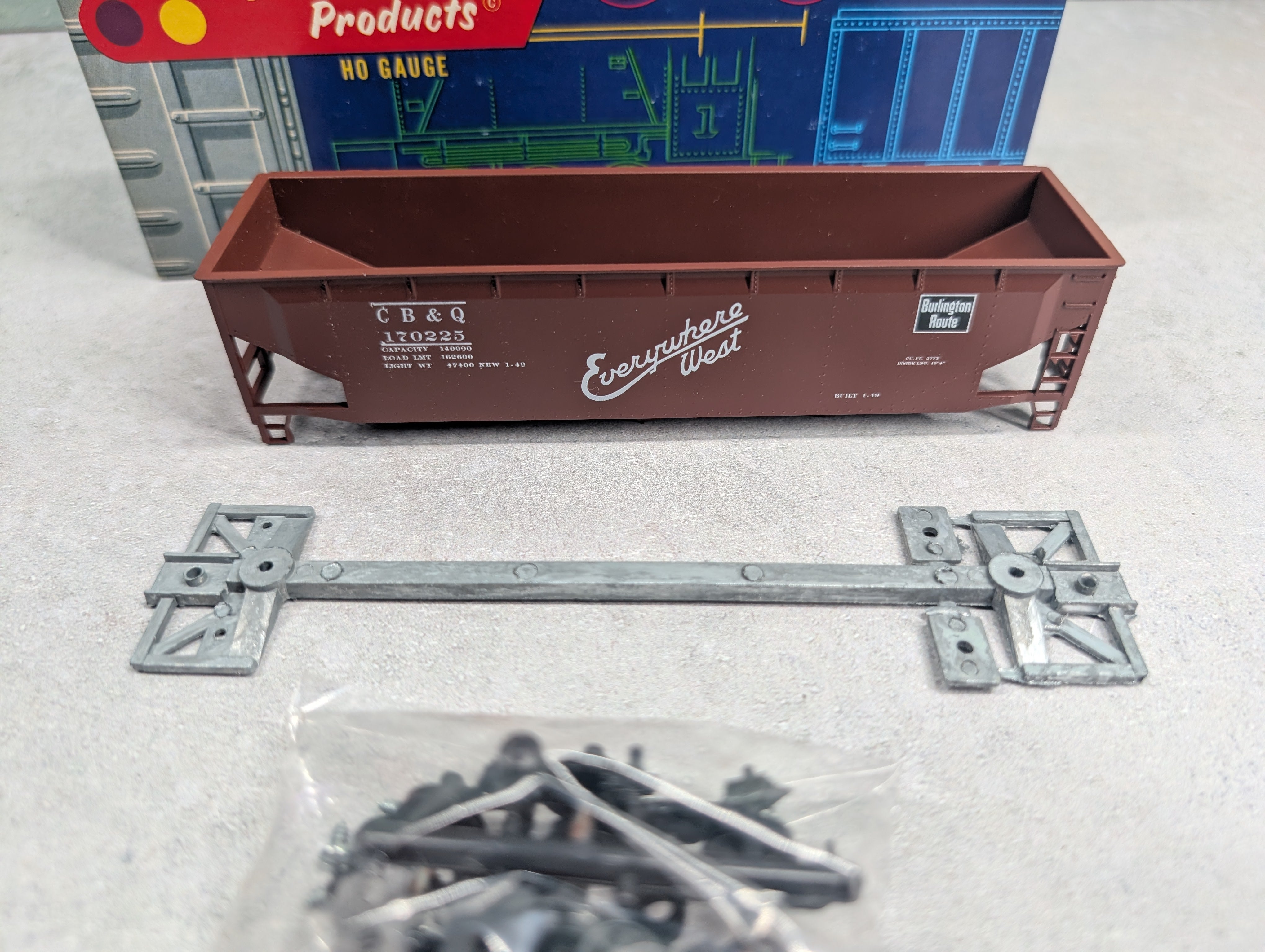 USED Roundhouse 1621 HO Scale 40' 3-Bay Offset Hopper Burlington CB&Q #170225 KIT