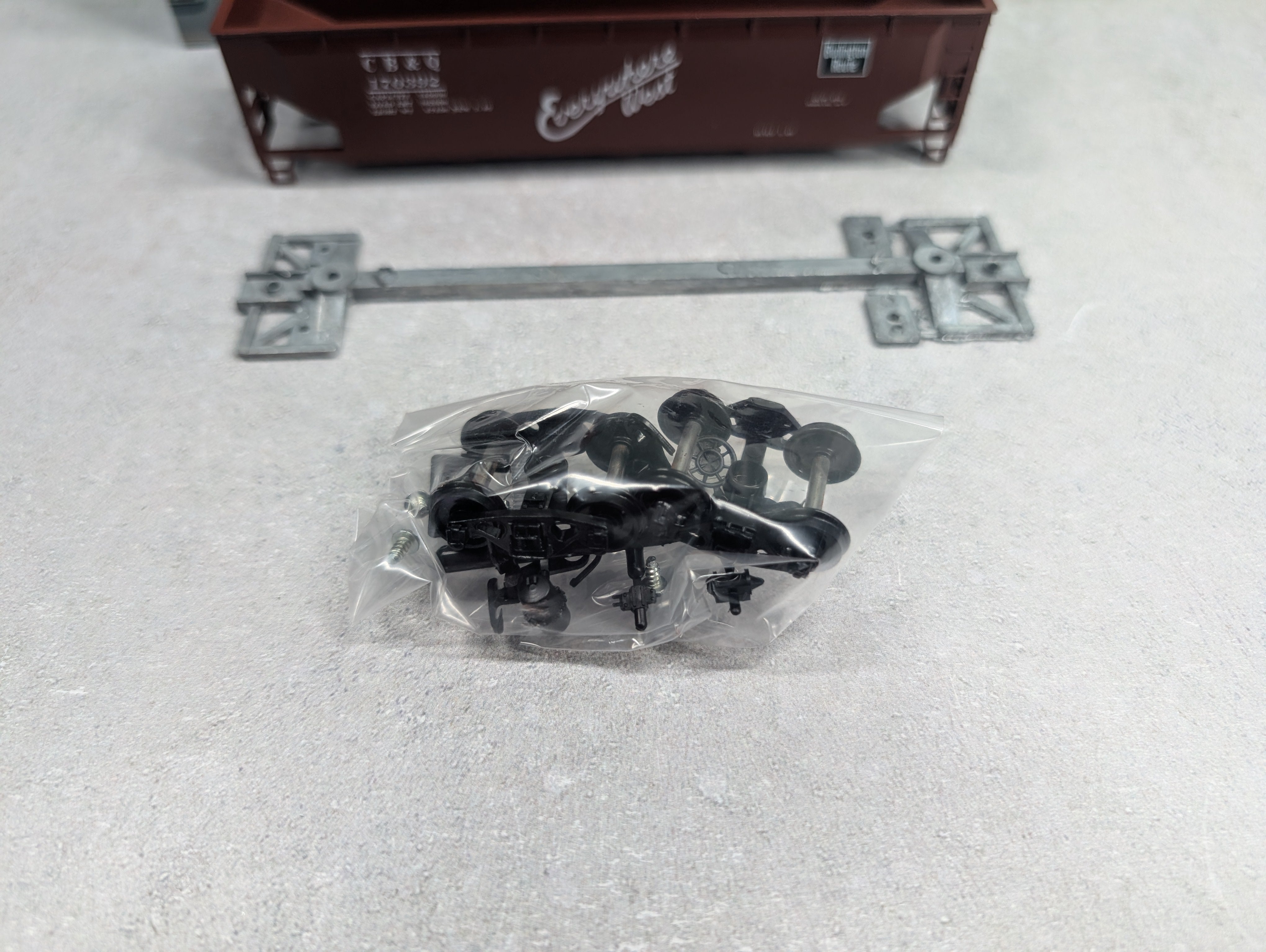 USED Roundhouse 1621 HO Scale 40' 3-Bay Offset Hopper Burlington CB&Q #170392 KIT