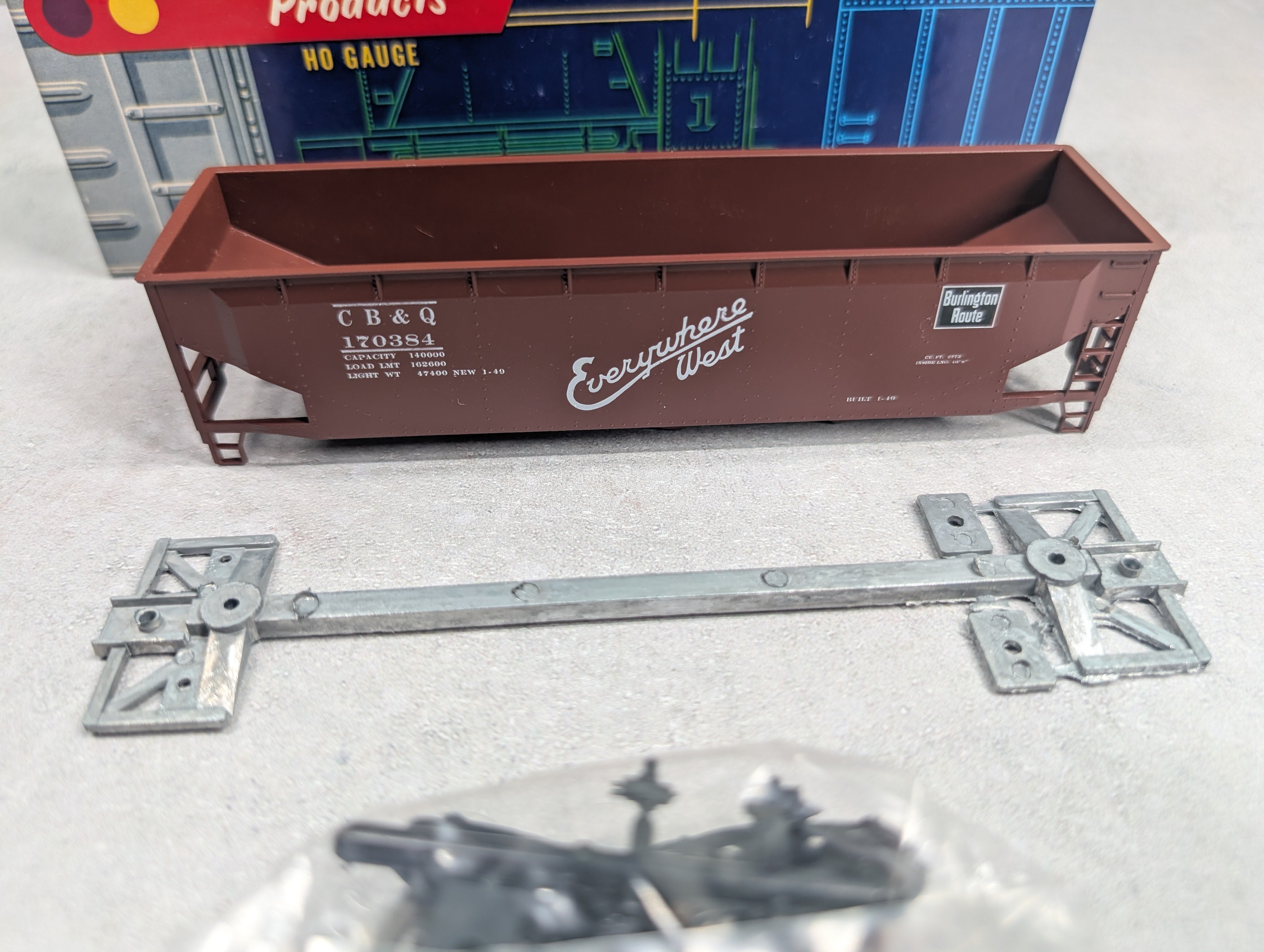 USED Roundhouse 1621 HO Scale 40' 3-Bay Offset Hopper Burlington CB&Q #170384 KIT