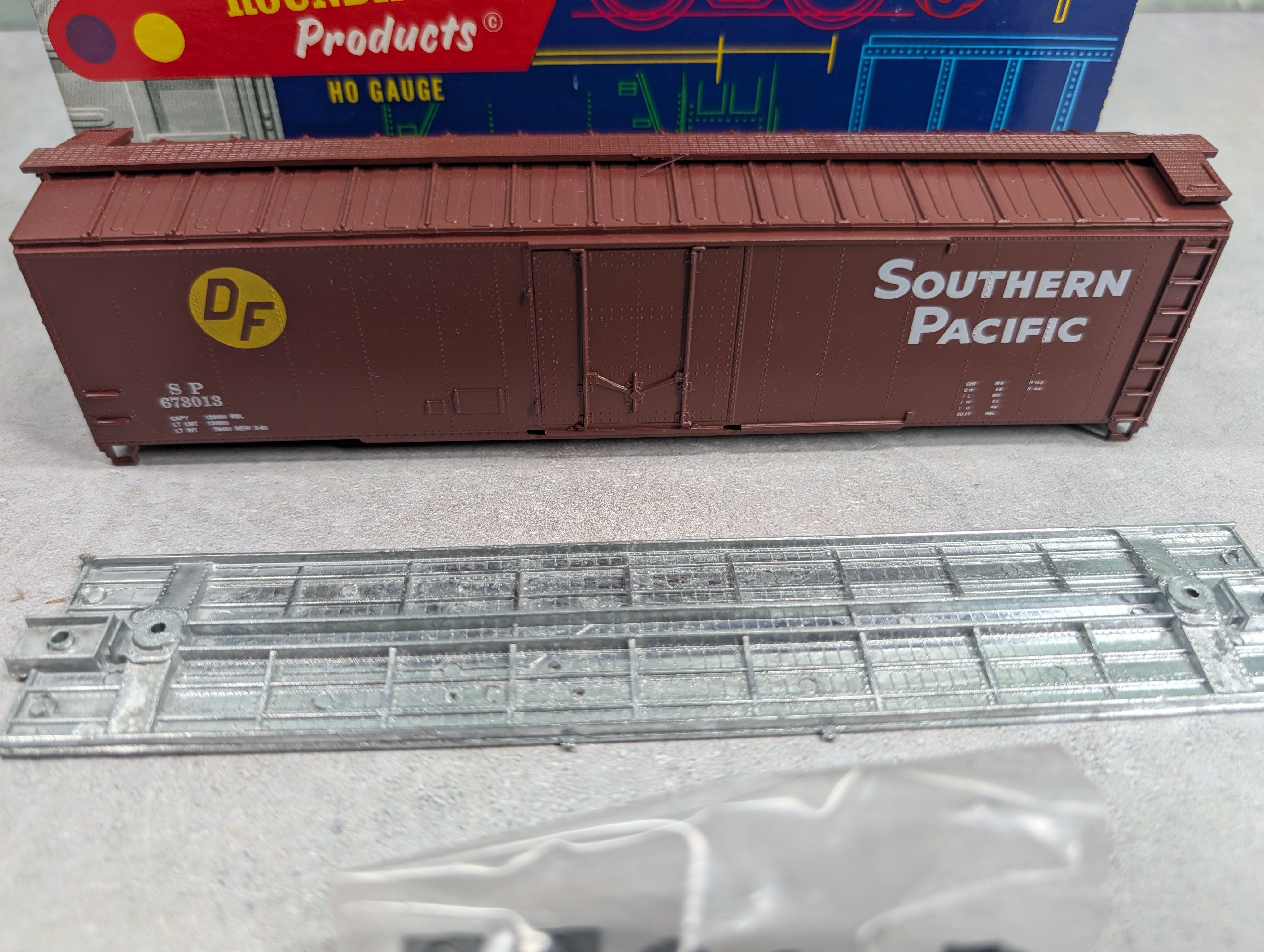 USED Roundhouse 7726 HO Scale 50' Plug Door Box Car Southern Pacific SP #673013 KIT