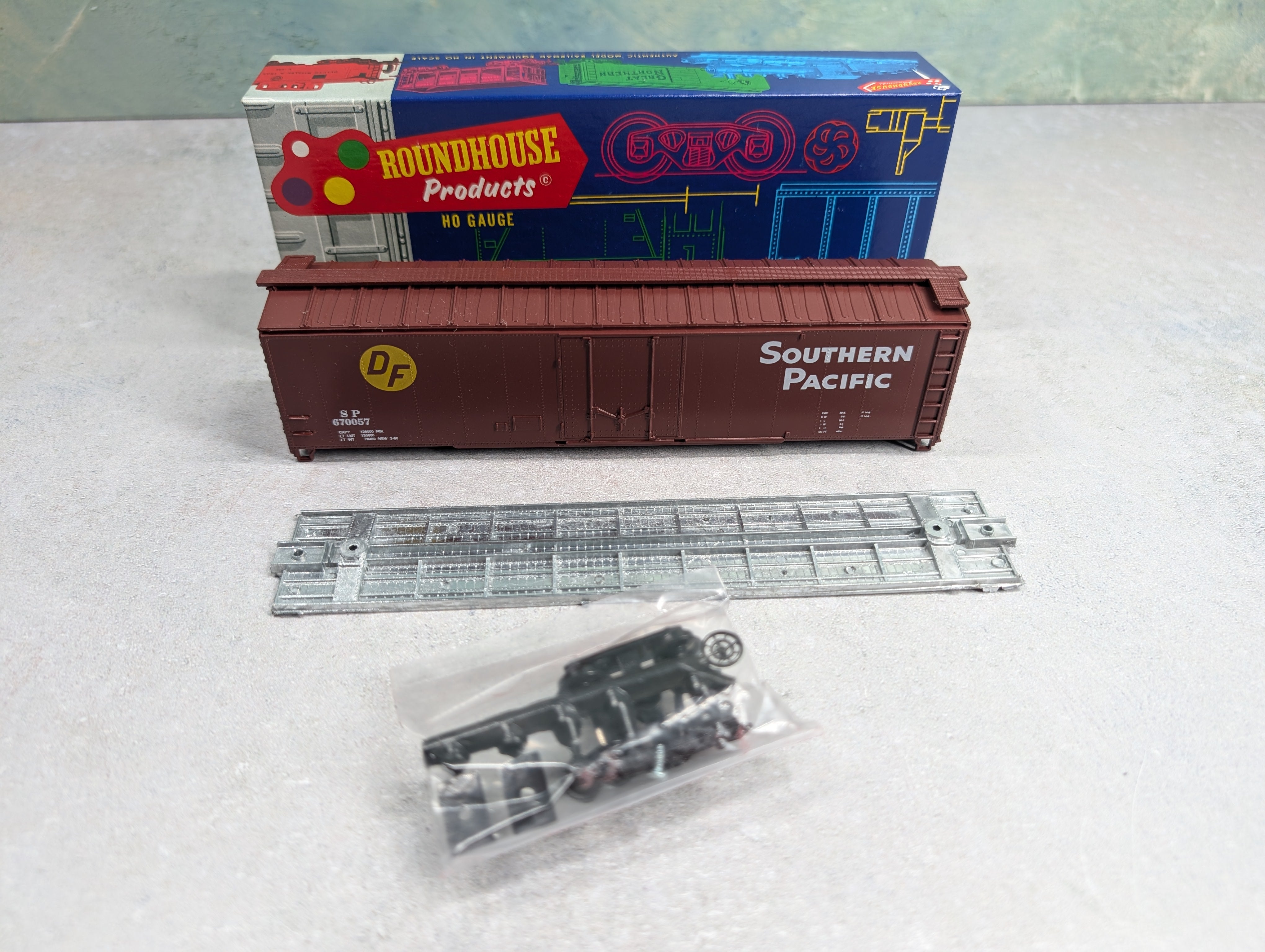 USED Roundhouse 7726 HO Scale 50' Plug Door Box Car Southern Pacific SP #670057 KIT
