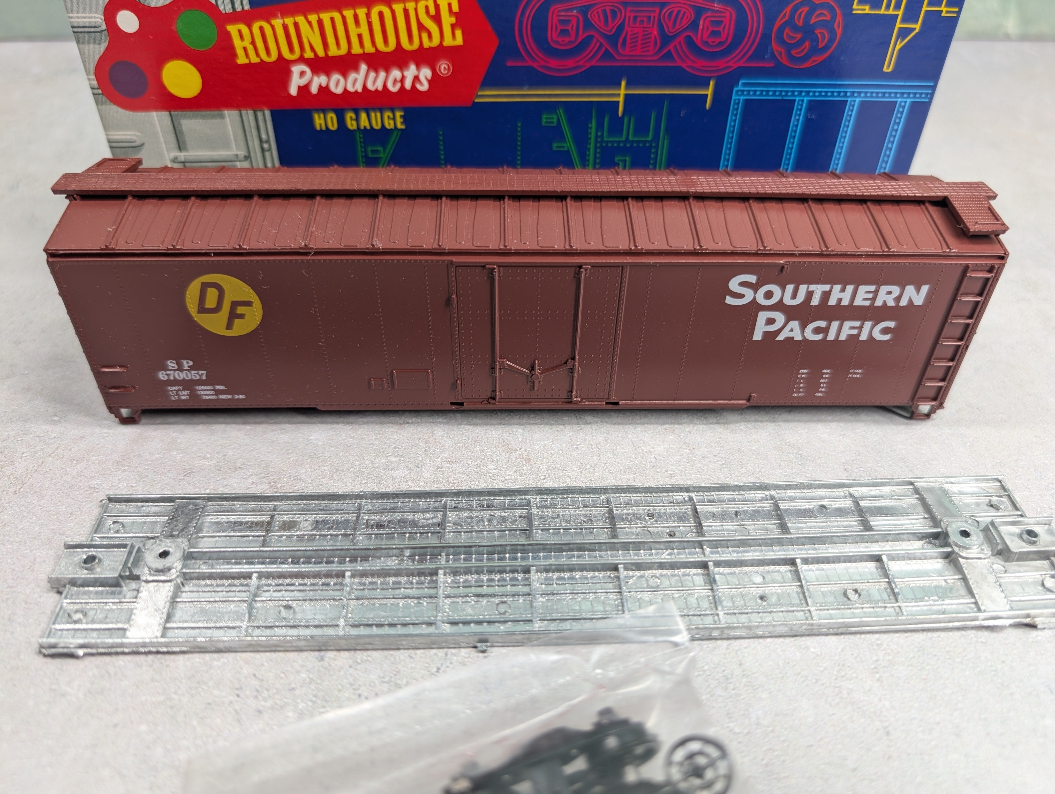 USED Roundhouse 7726 HO Scale 50' Plug Door Box Car Southern Pacific SP #670057 KIT