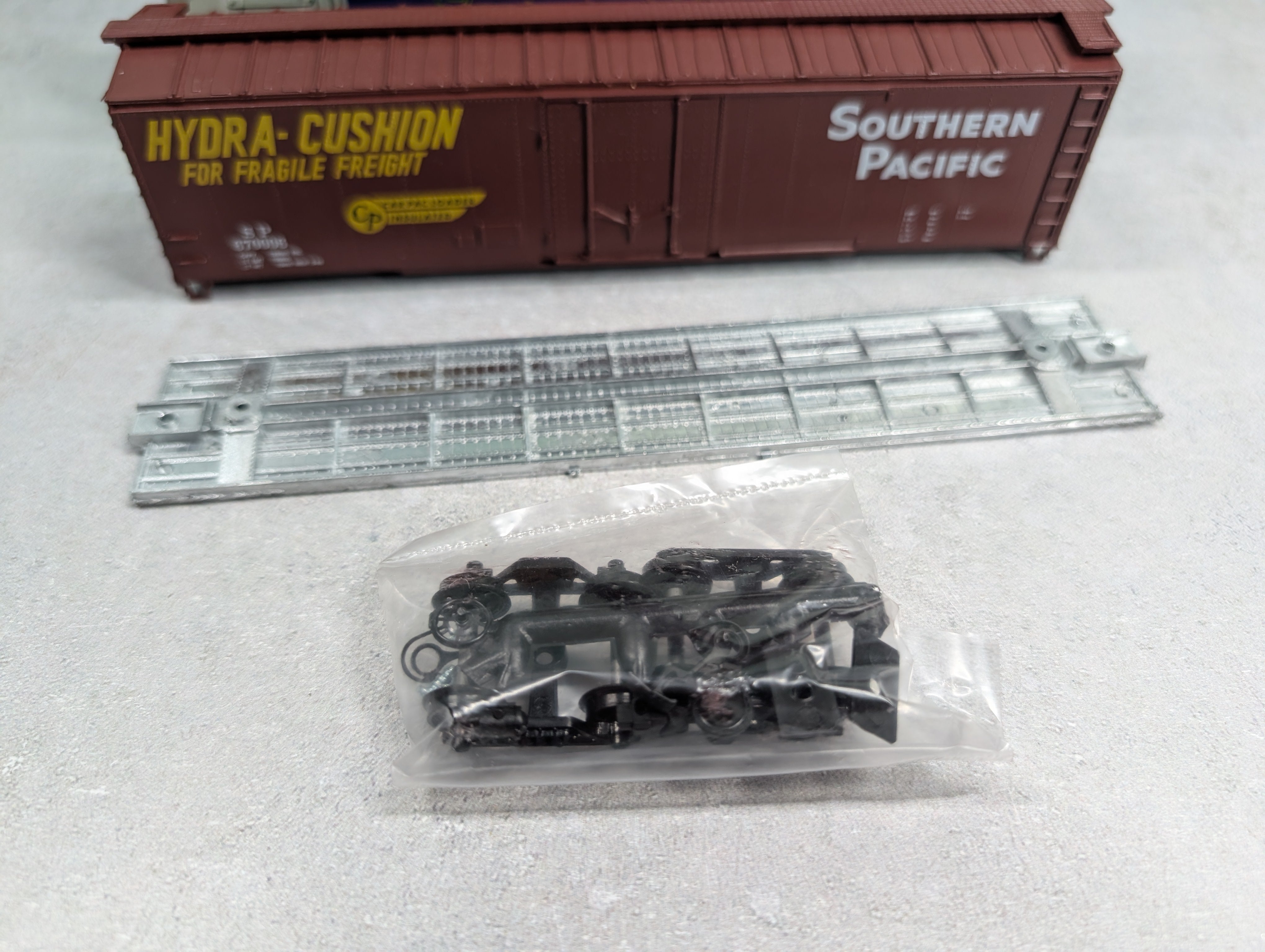 USED Roundhouse 7727 HO Scale 50' Plug Door Box Car Southern Pacific SP #670006 KIT