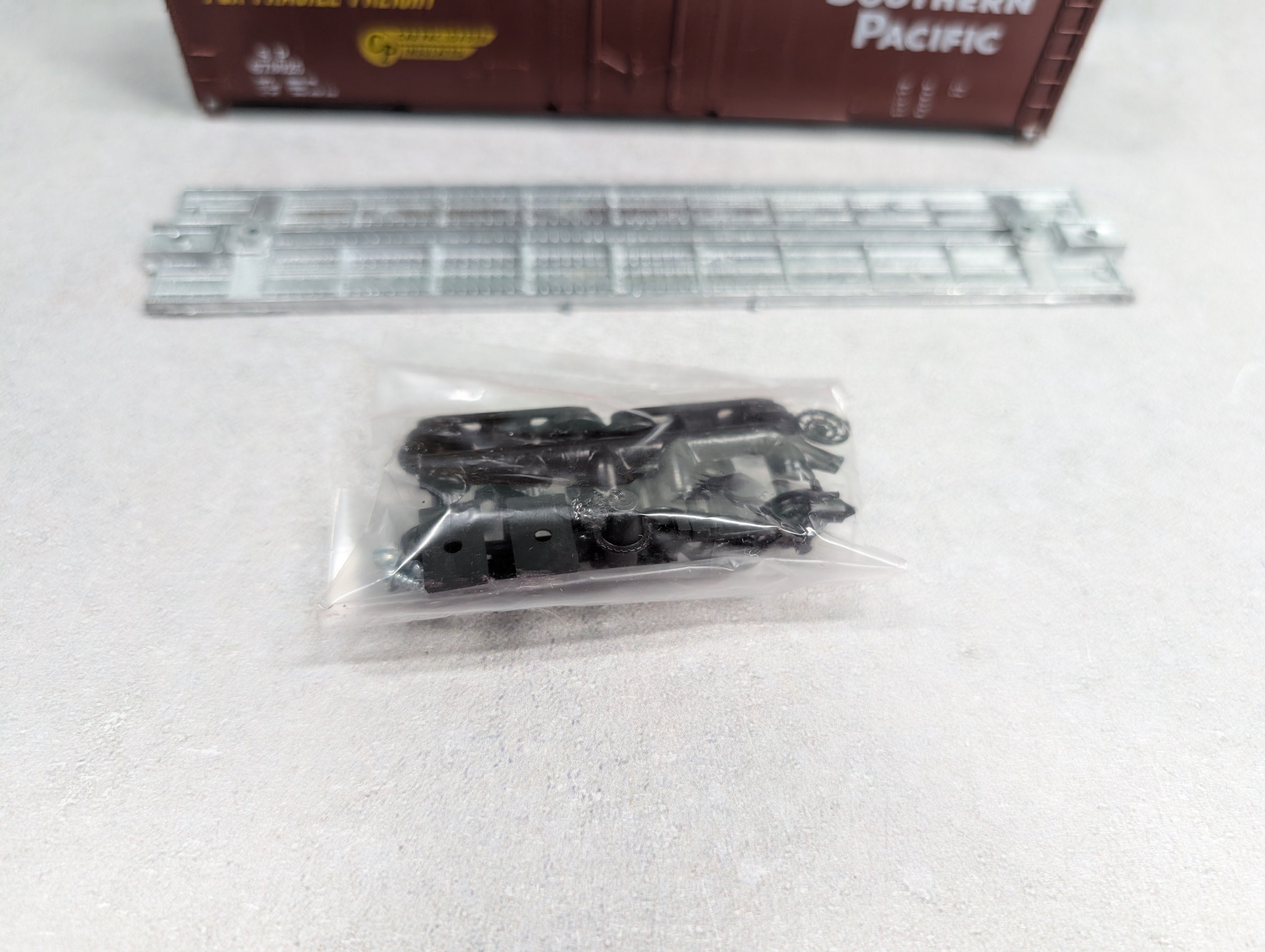 USED Roundhouse 7727 HO Scale 50' Plug Door Box Car Southern Pacific SP #673025 KIT
