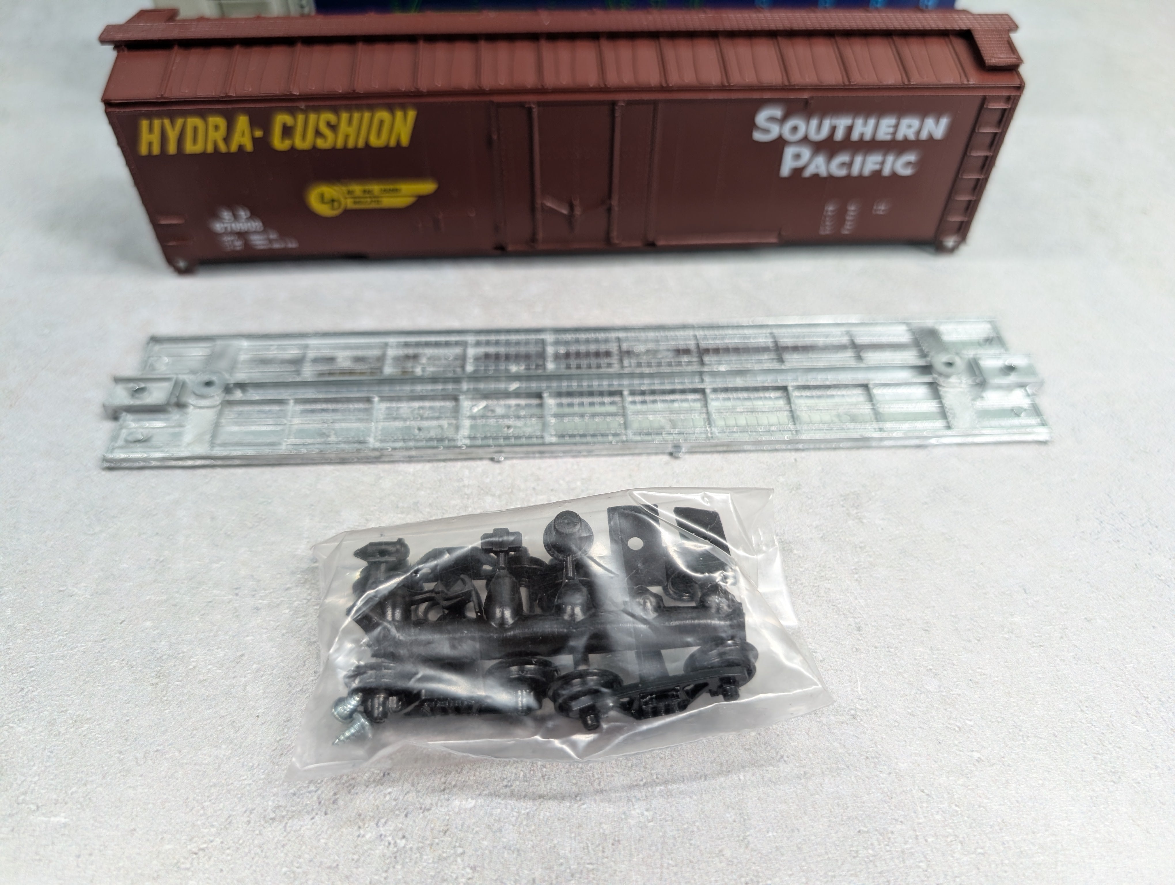 USED Roundhouse 7728 HO Scale 50' Plug Door Box Car Southern Pacific SP #670903 KIT