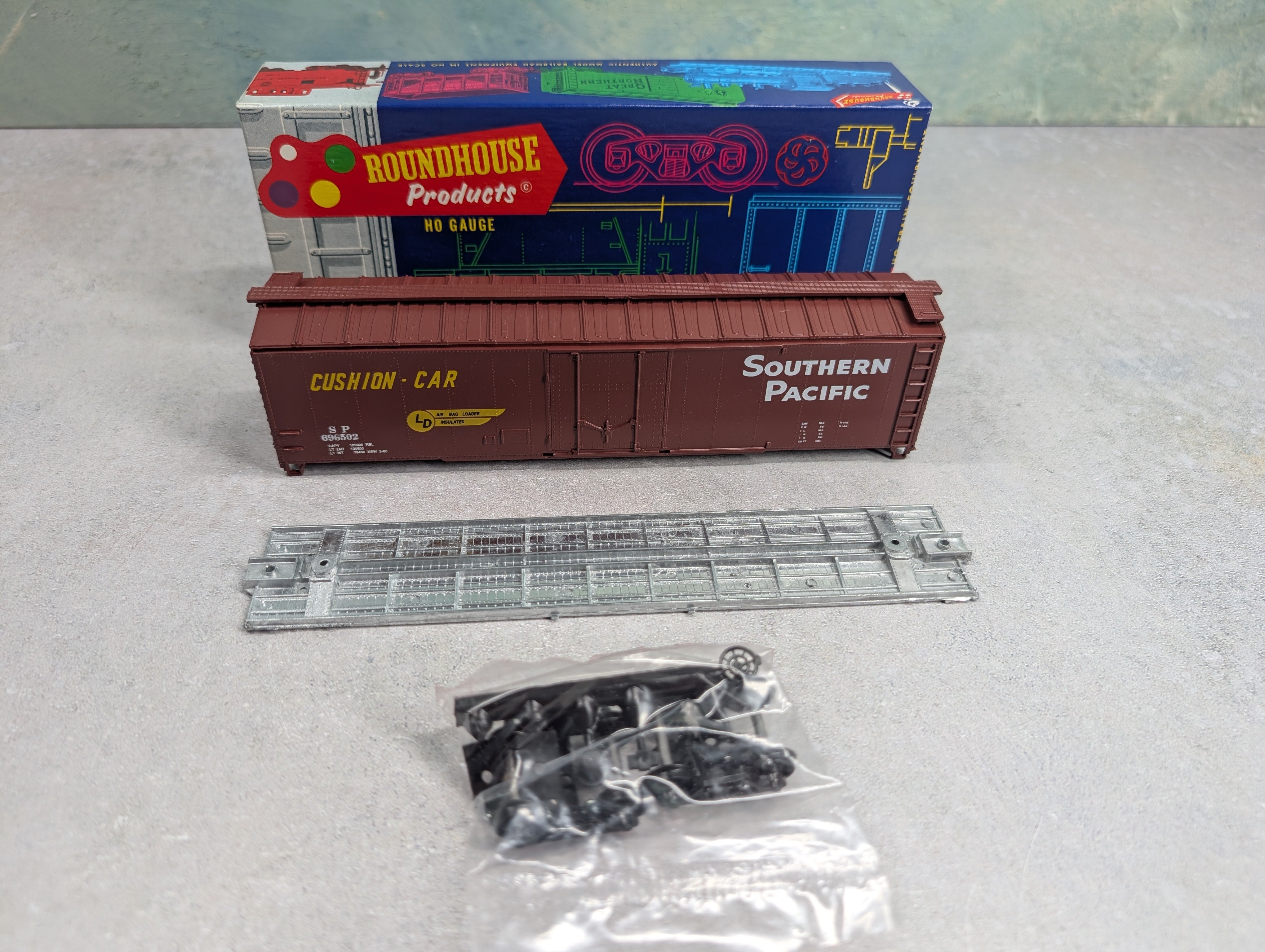USED Roundhouse 7729 HO Scale 50' Plug Door Box Car Southern Pacific SP #696502 KIT