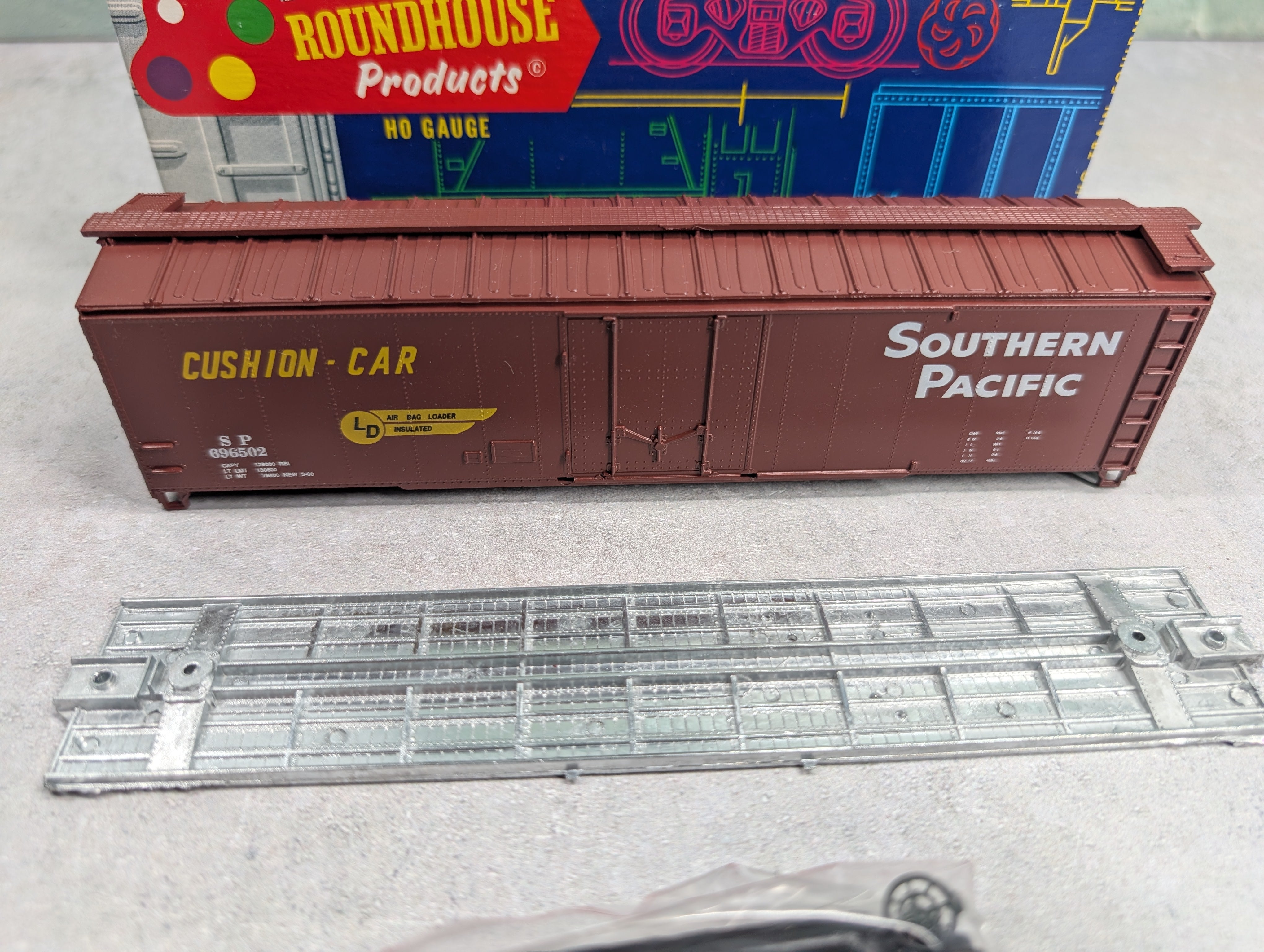 USED Roundhouse 7729 HO Scale 50' Plug Door Box Car Southern Pacific SP #696502 KIT