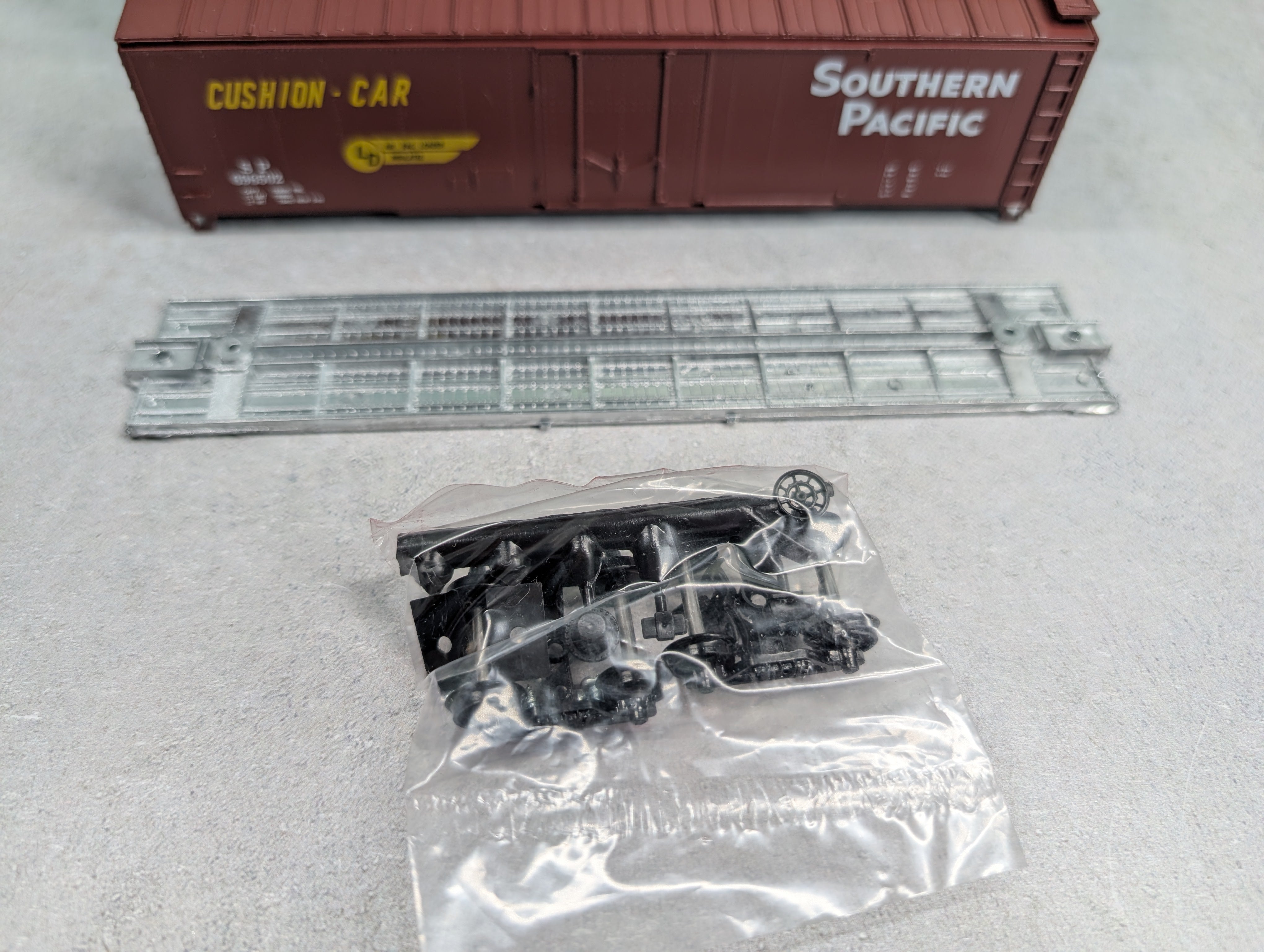 USED Roundhouse 7729 HO Scale 50' Plug Door Box Car Southern Pacific SP #696502 KIT