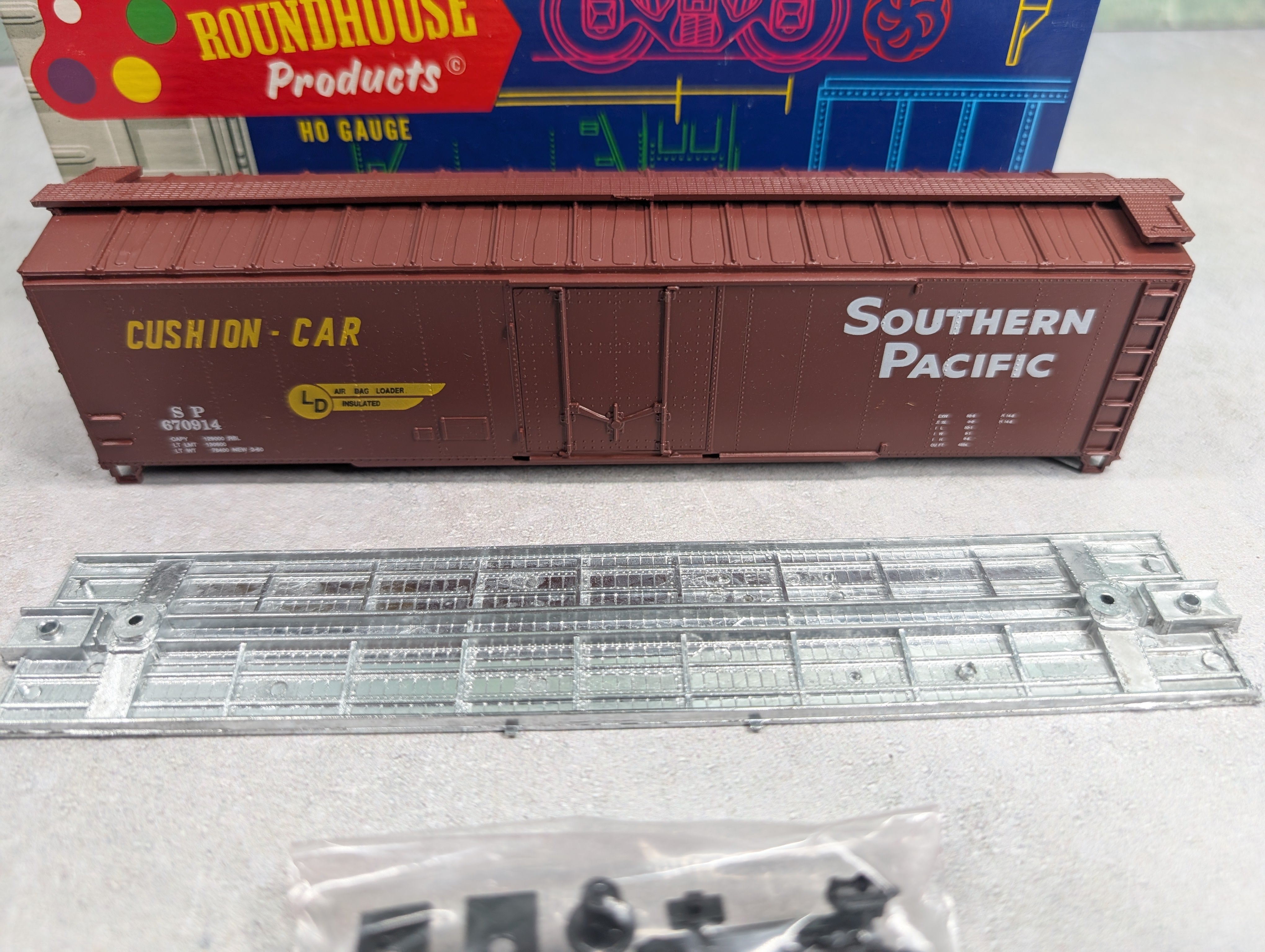 USED Roundhouse 7729 HO Scale 50' Plug Door Box Car Southern Pacific SP #670914 KIT